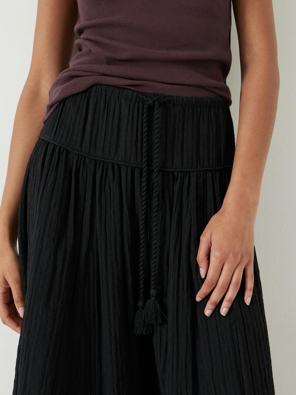 013418-0453-04 Gathered Detail Midi Skirt