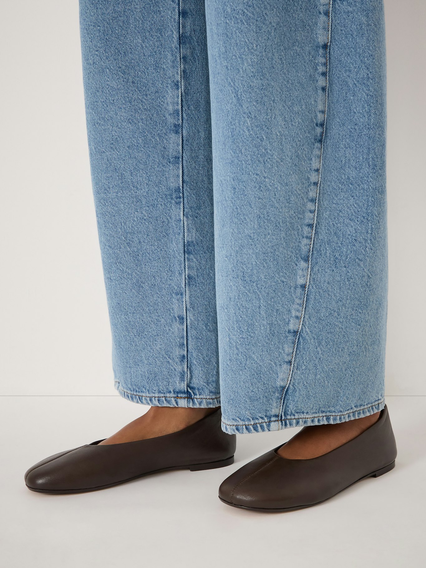 015220-0450-02 Bertie Round Toe Leather Ballet Flats