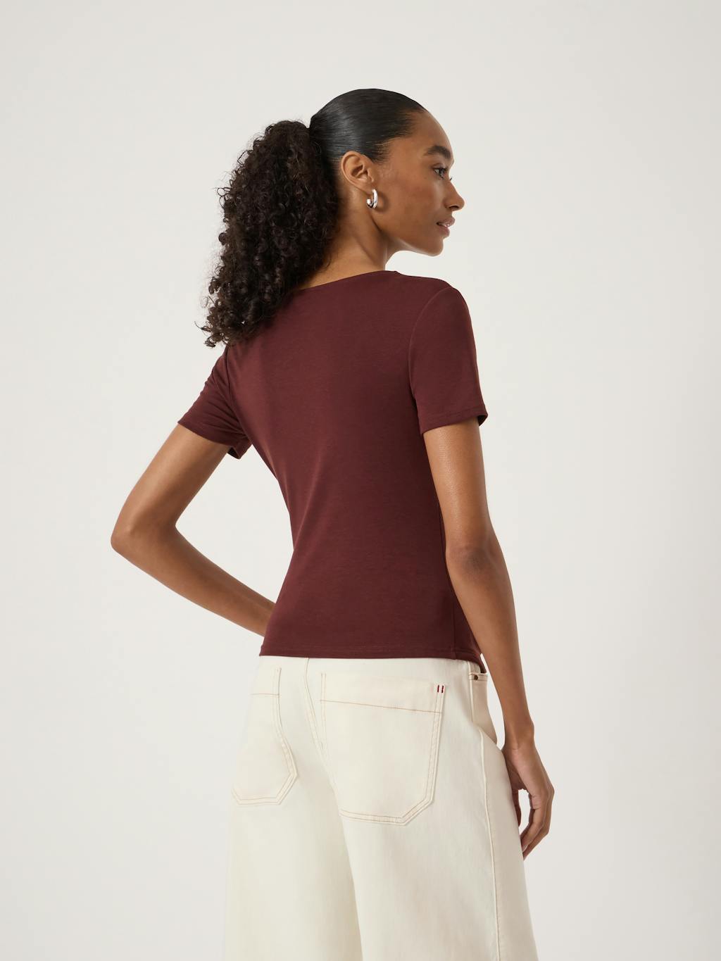 015684-1319-03 Noor V Neck Drapey T-Shirt