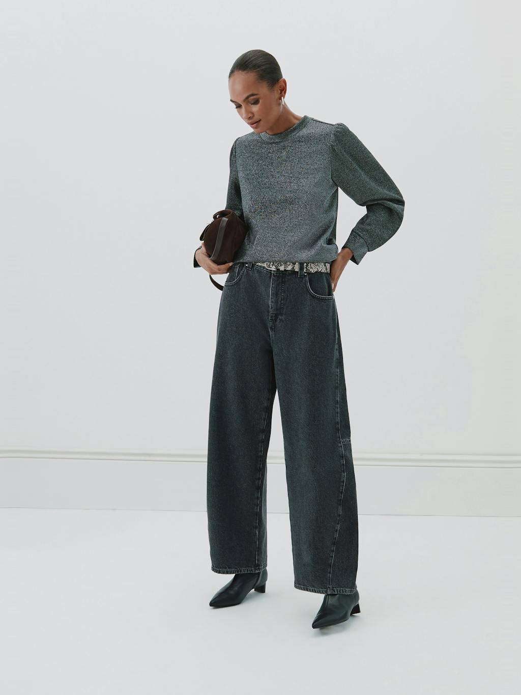 013826-4684-10 Emily Metallic Puff Sleeve Jersey Top