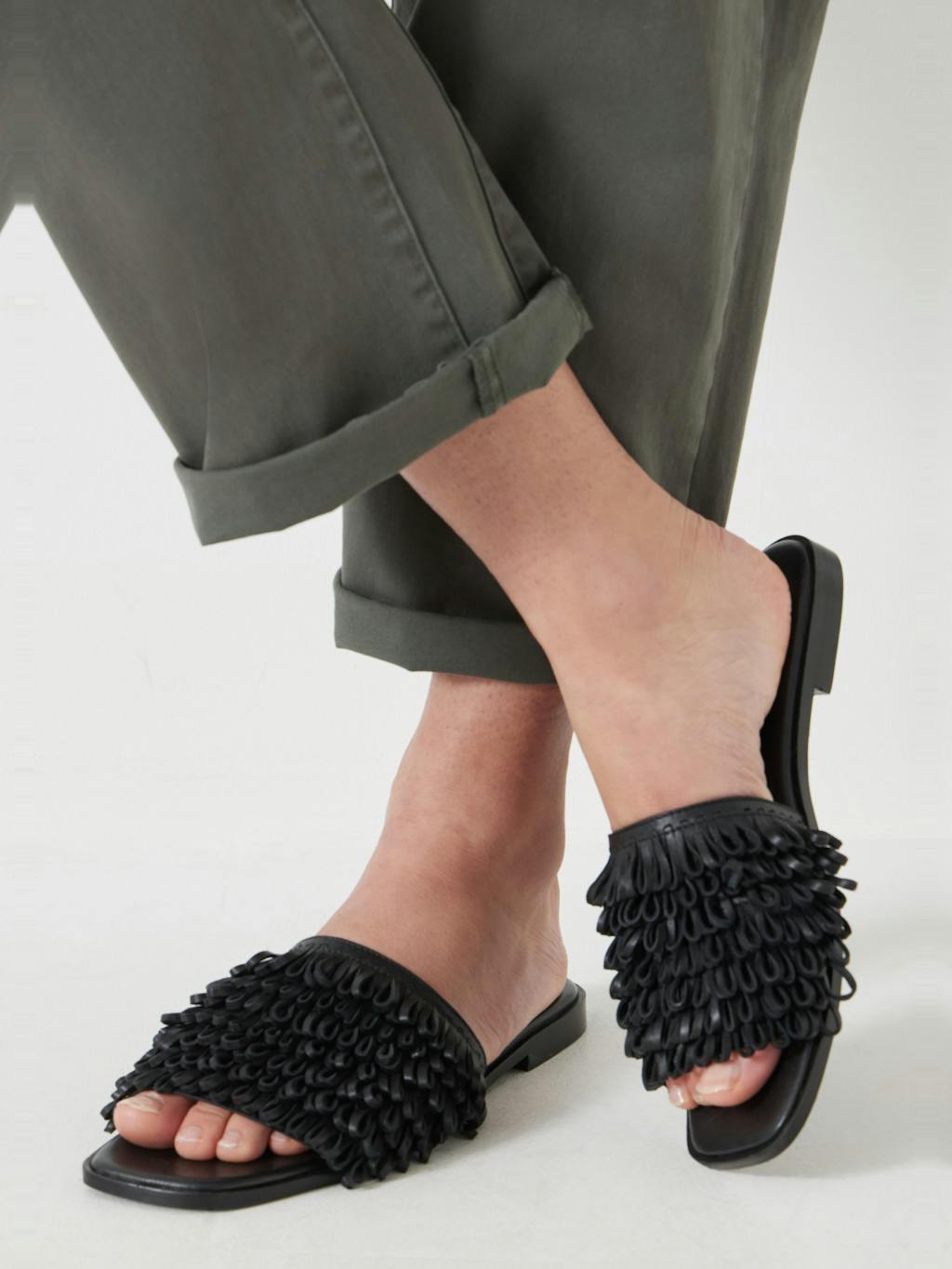 012899-0456-02 Leather Fringe Sandals