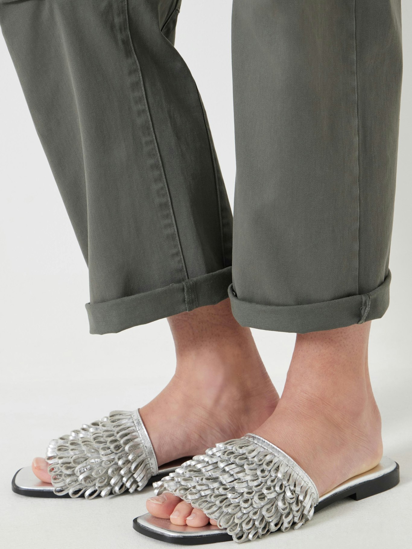 012899-2310-02 Leather Fringe Sandals