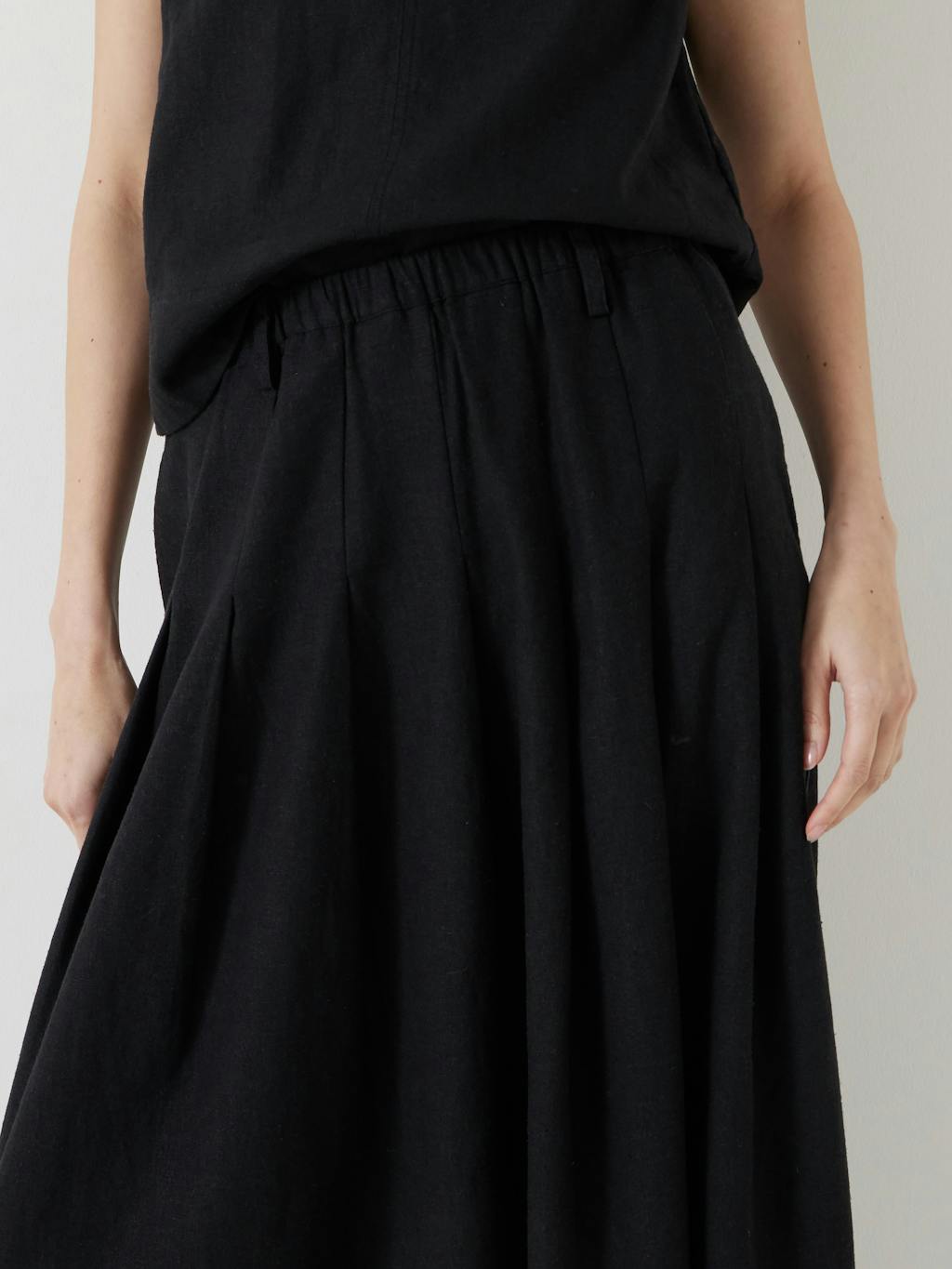 012960-0463-04 Ivy Pleated Linen Blend Midi Skirt