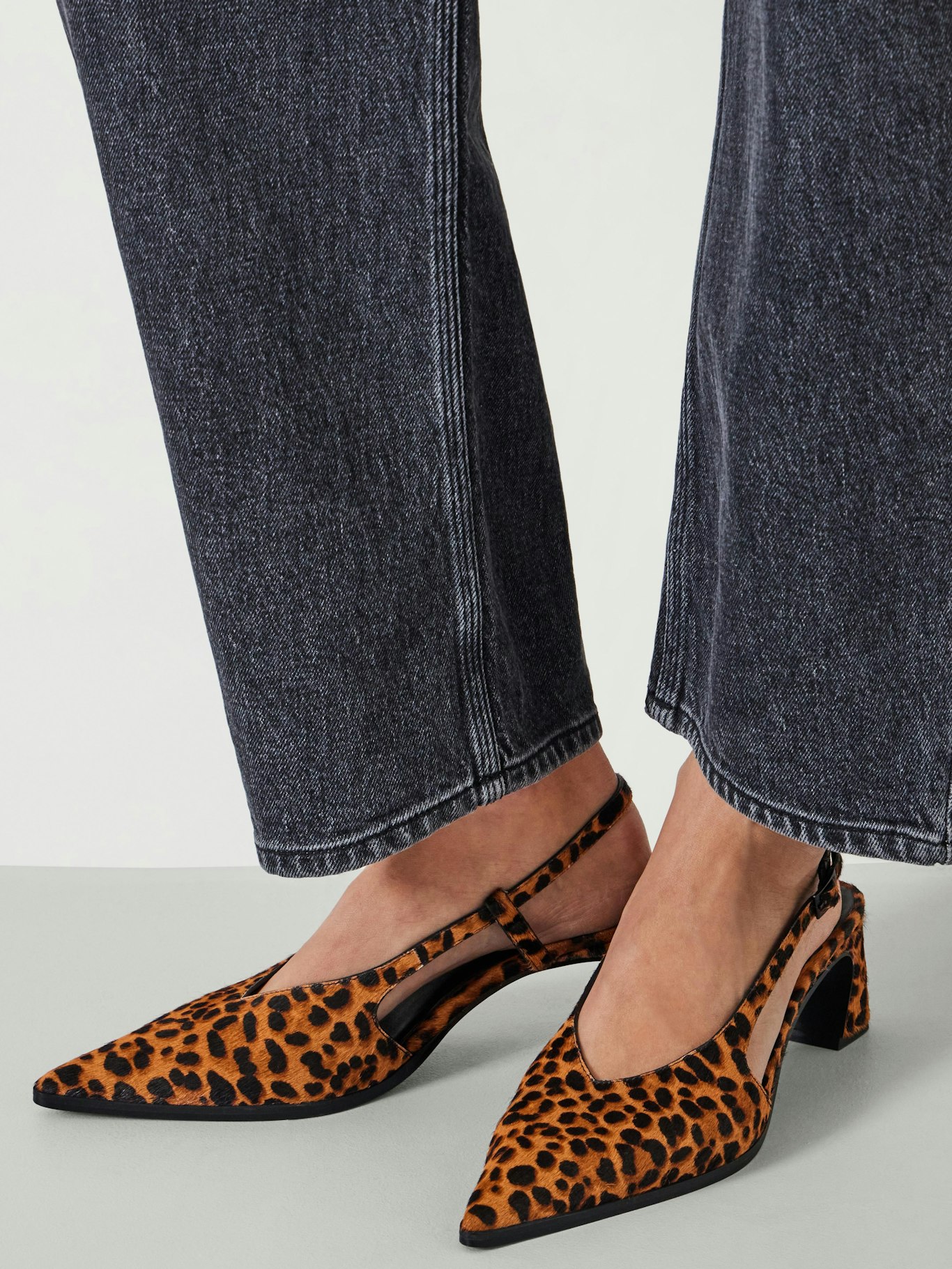 012837-2815-02 Alissa Slingback Pointed Kitten Heels
