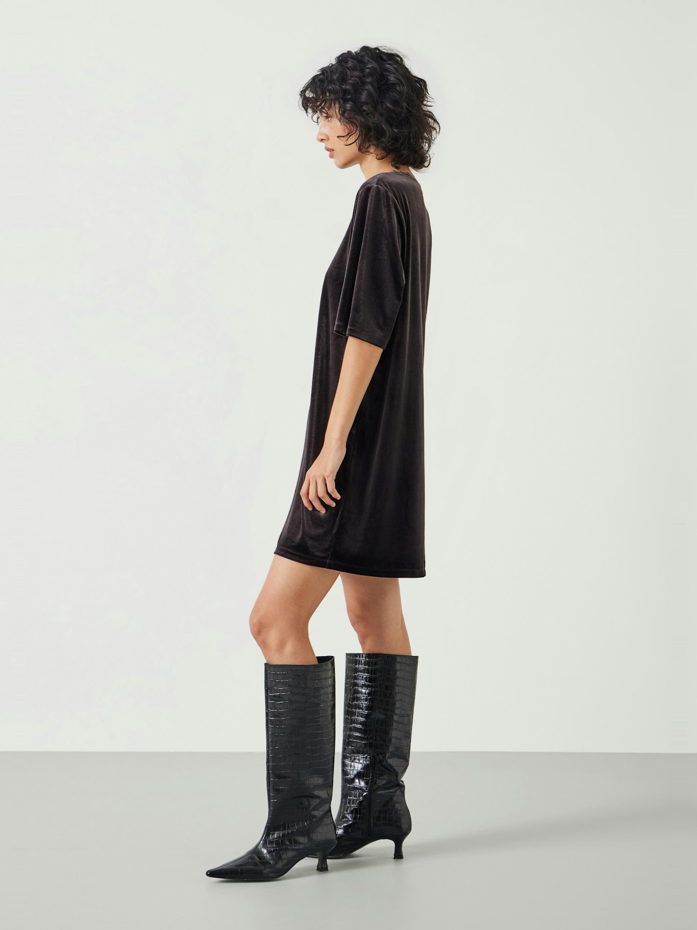 012127-0448-03 Vicky Velvet Mini Dress