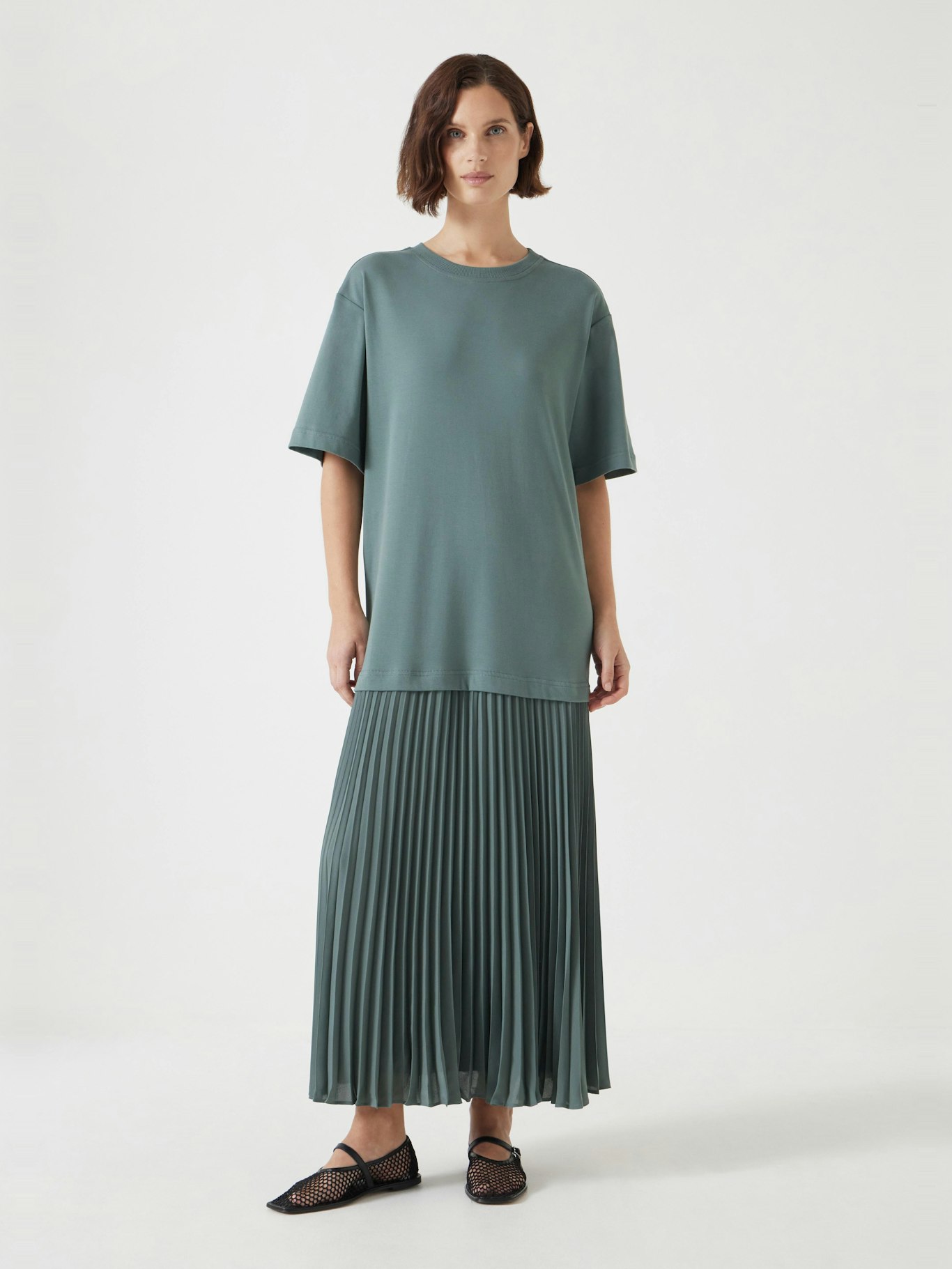 013254-1833-01 Esme Short Sleeve Pleated Midi Dress
