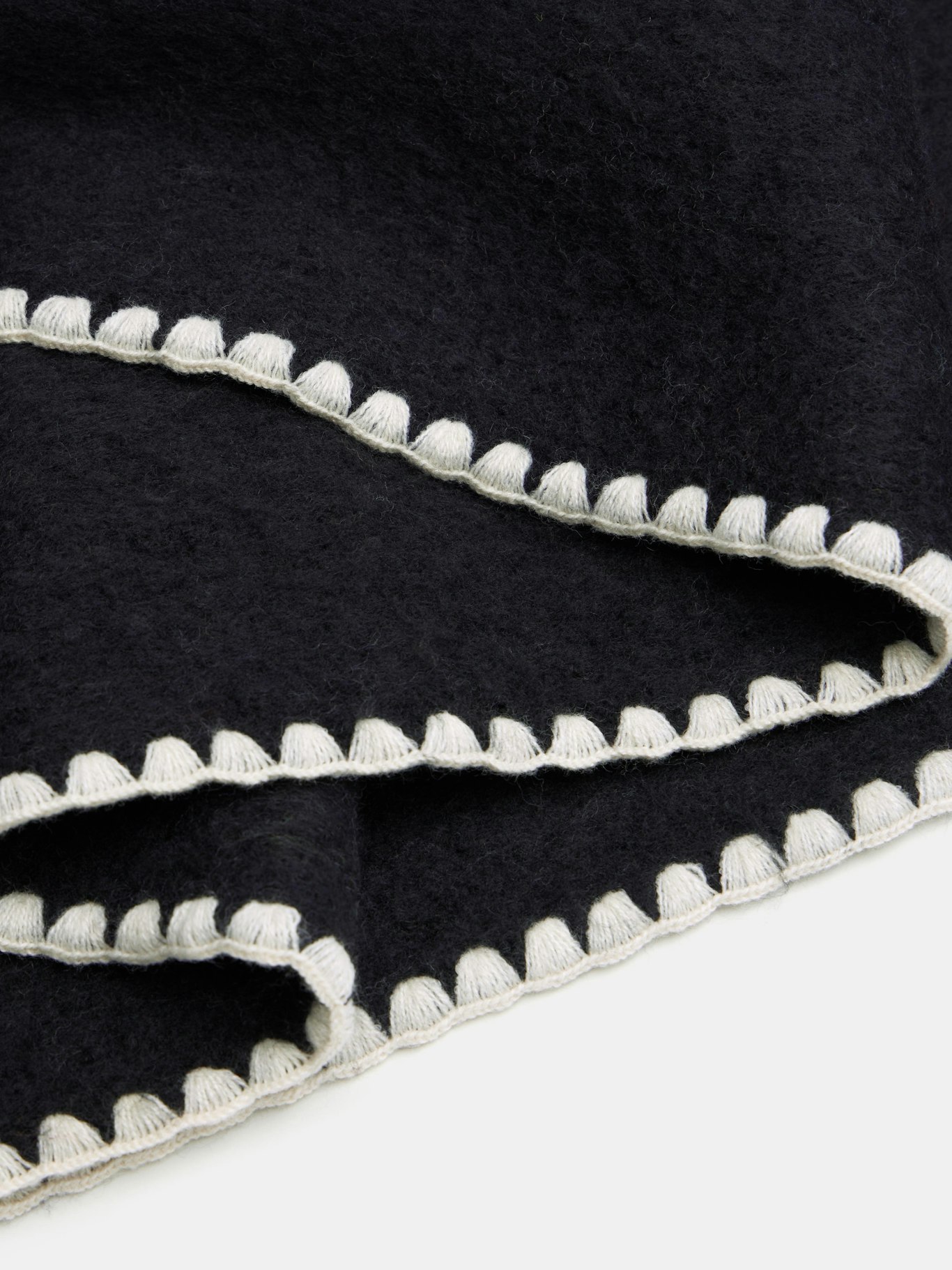 012265-0456-03 Blanket Stitch Scarf