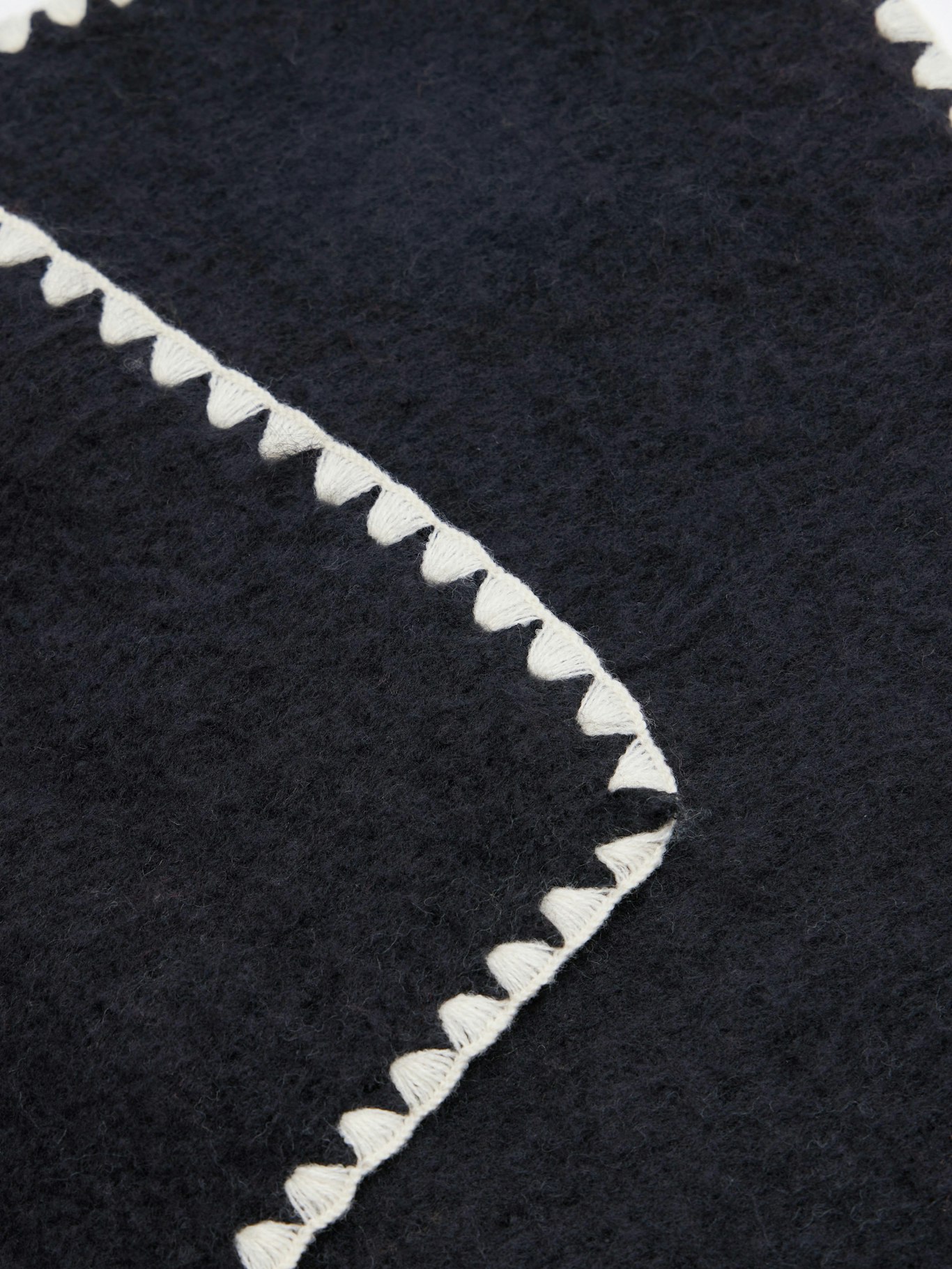 012265-0456-04 Blanket Stitch Scarf