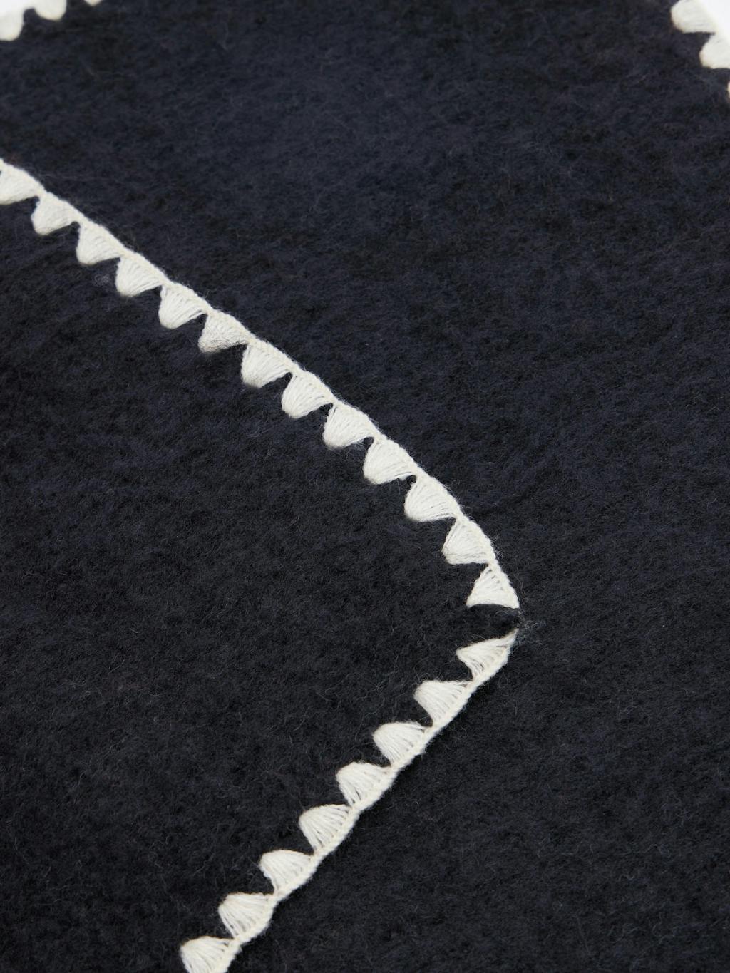 012265-0456-04 Blanket Stitch Scarf