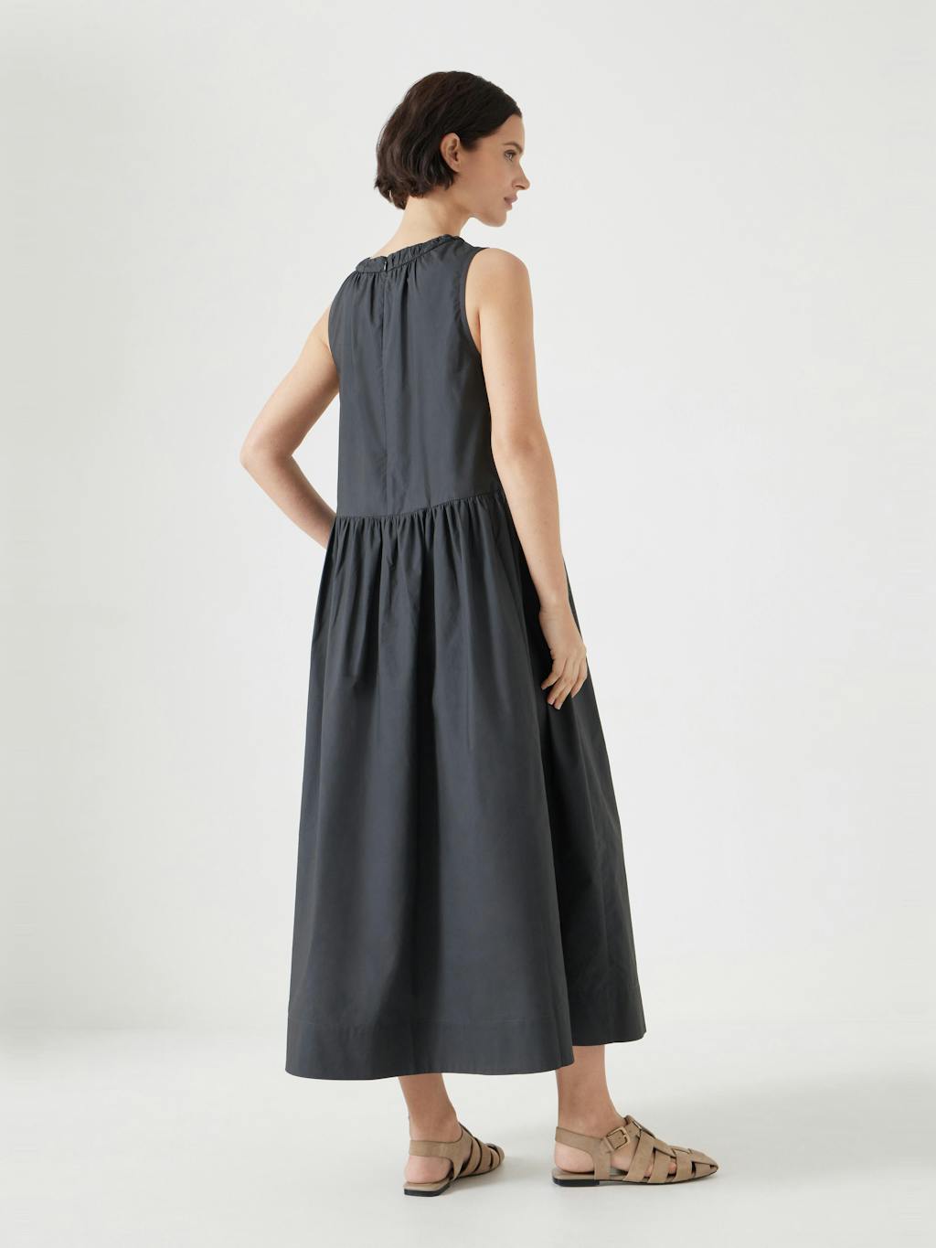 013537-0462-03 Lightweight Cotton Sleeveless Crew Neck Maxi Dress