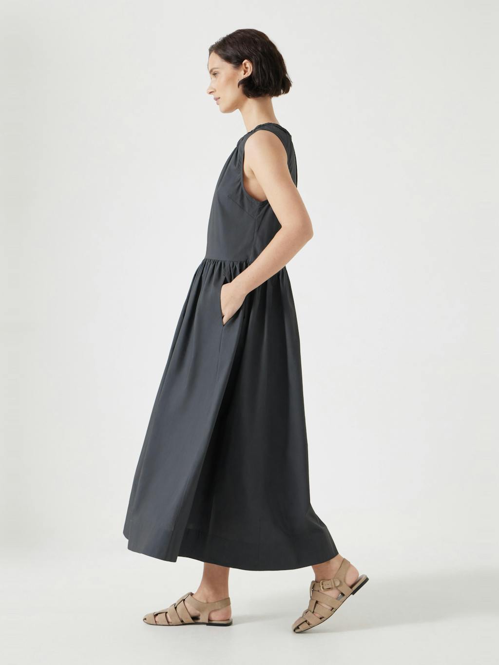 013537-0462-04 Lightweight Cotton Sleeveless Crew Neck Maxi Dress