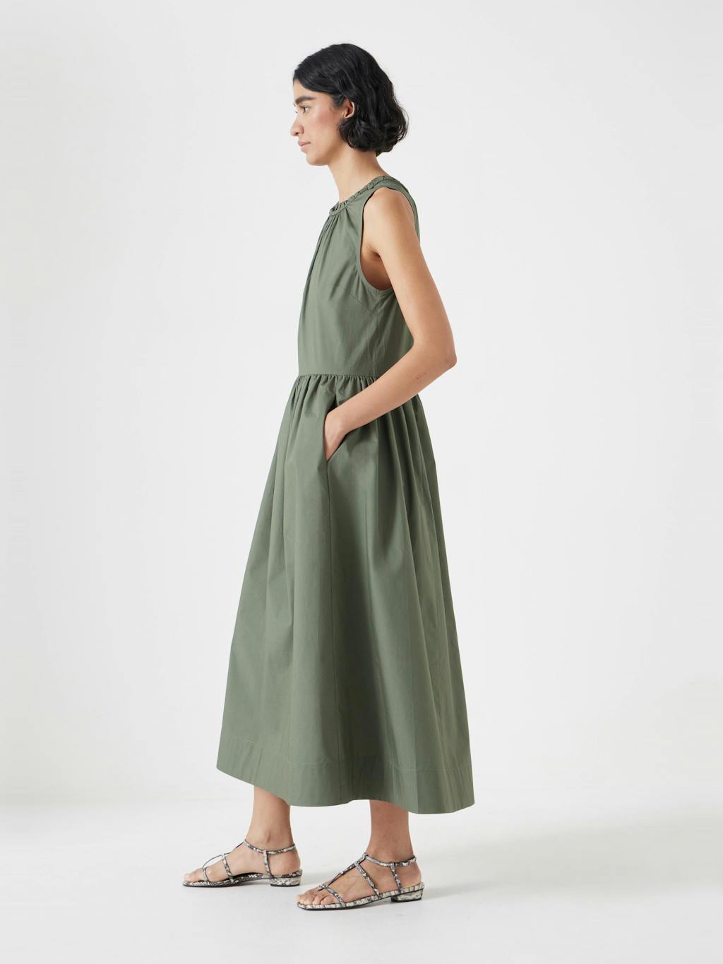 013537-2012-04 Lightweight Cotton Sleeveless Crew Neck Maxi Dress