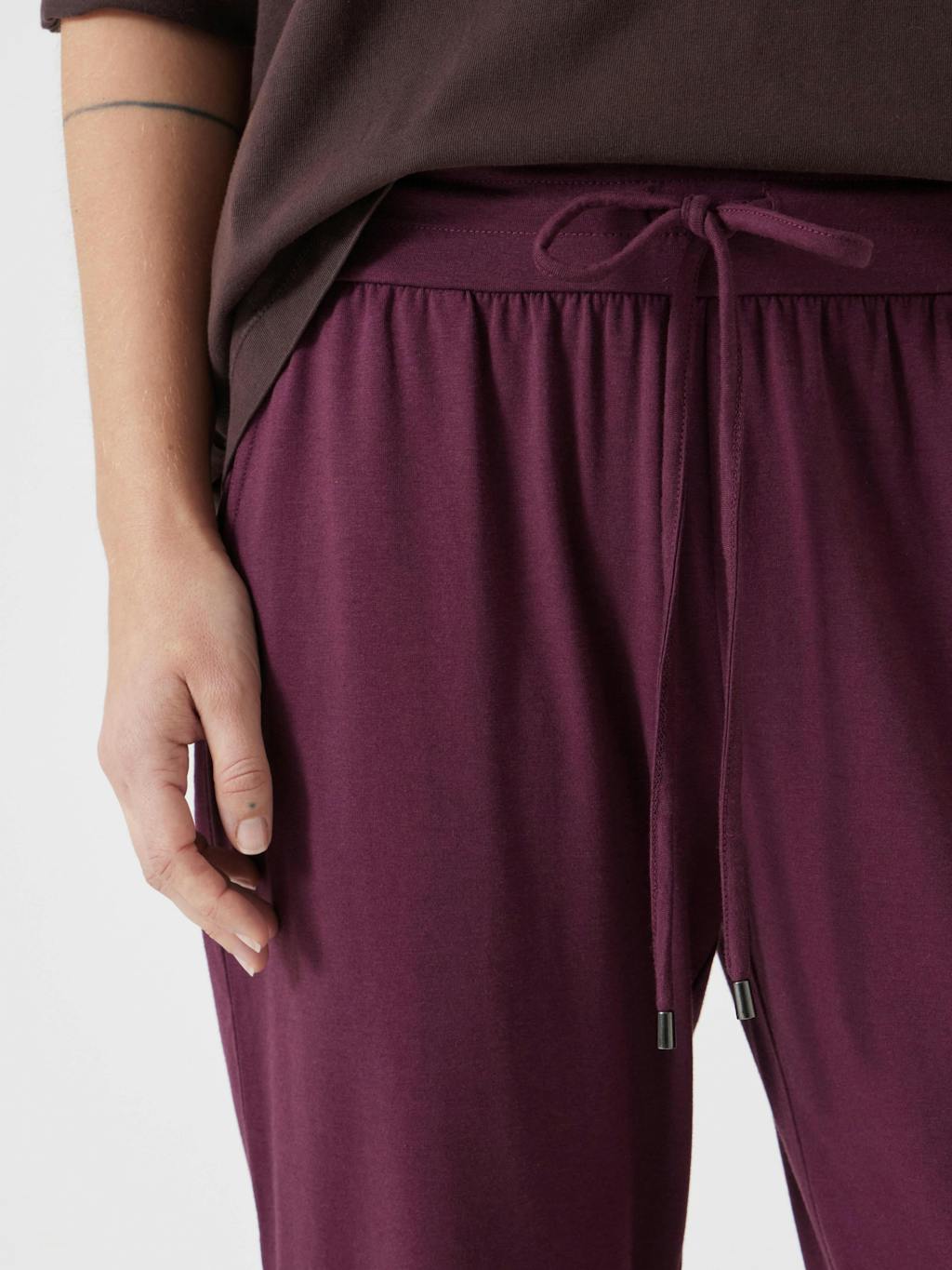 010982-1319-04 Amie Joggers