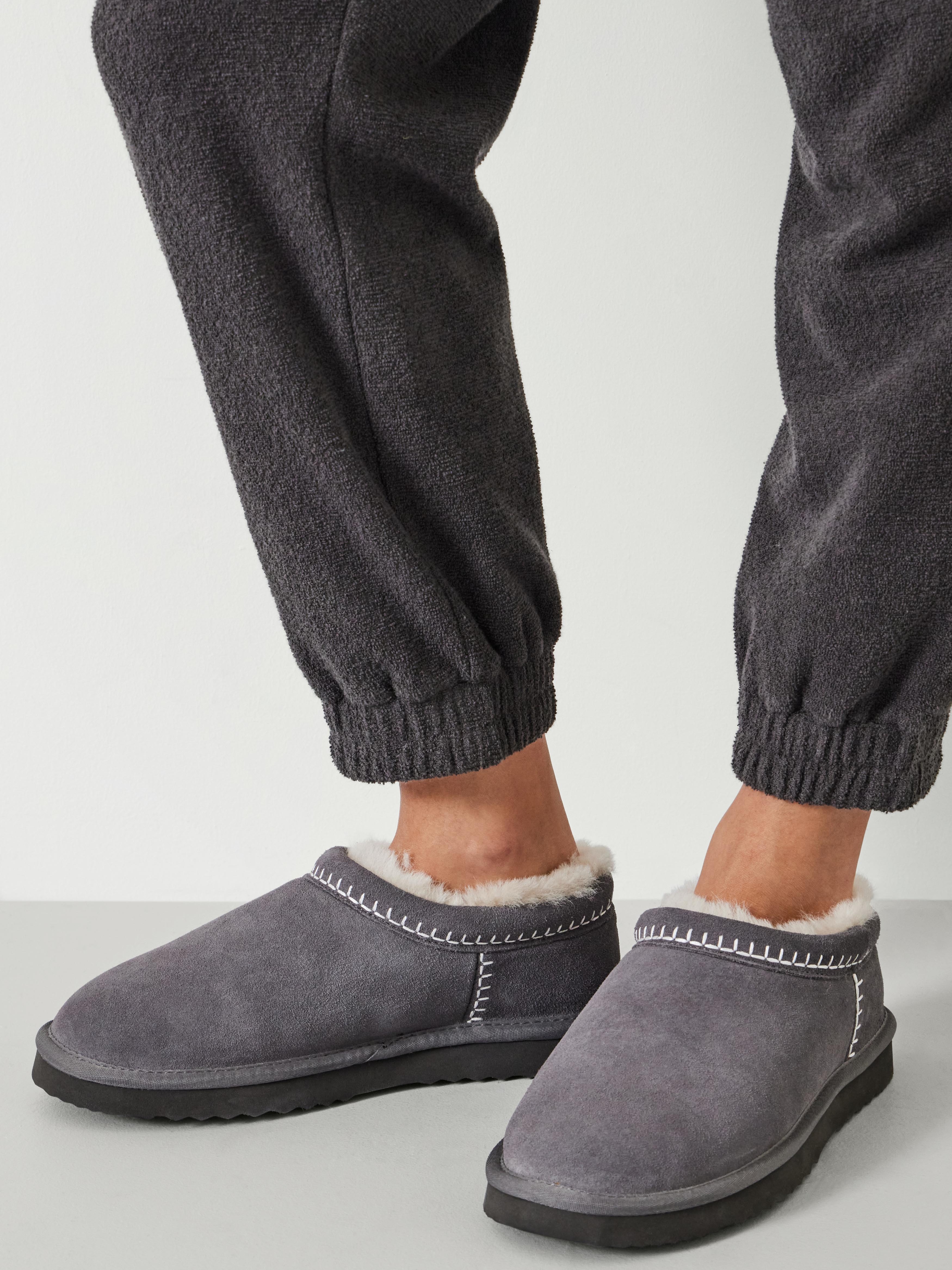 Padded Collar Sheepskin Snug Slippers