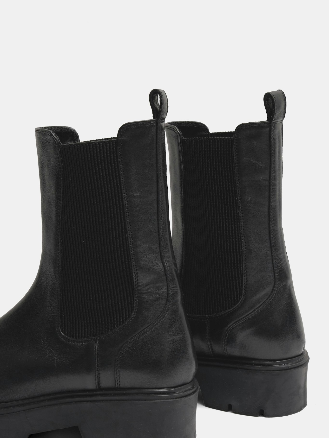 011947-0456-04 Chunky Leather Chelsea Boots
