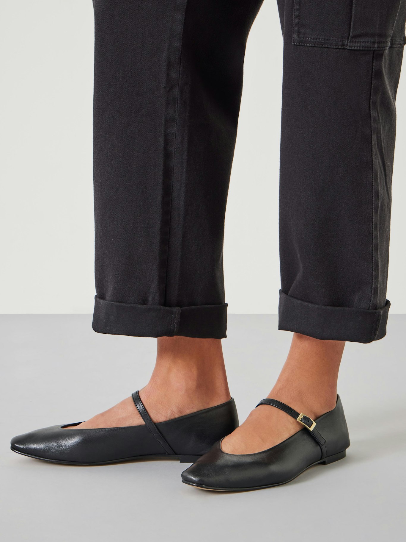 010905-0456-02 Maeva Mary Jane Leather Flats