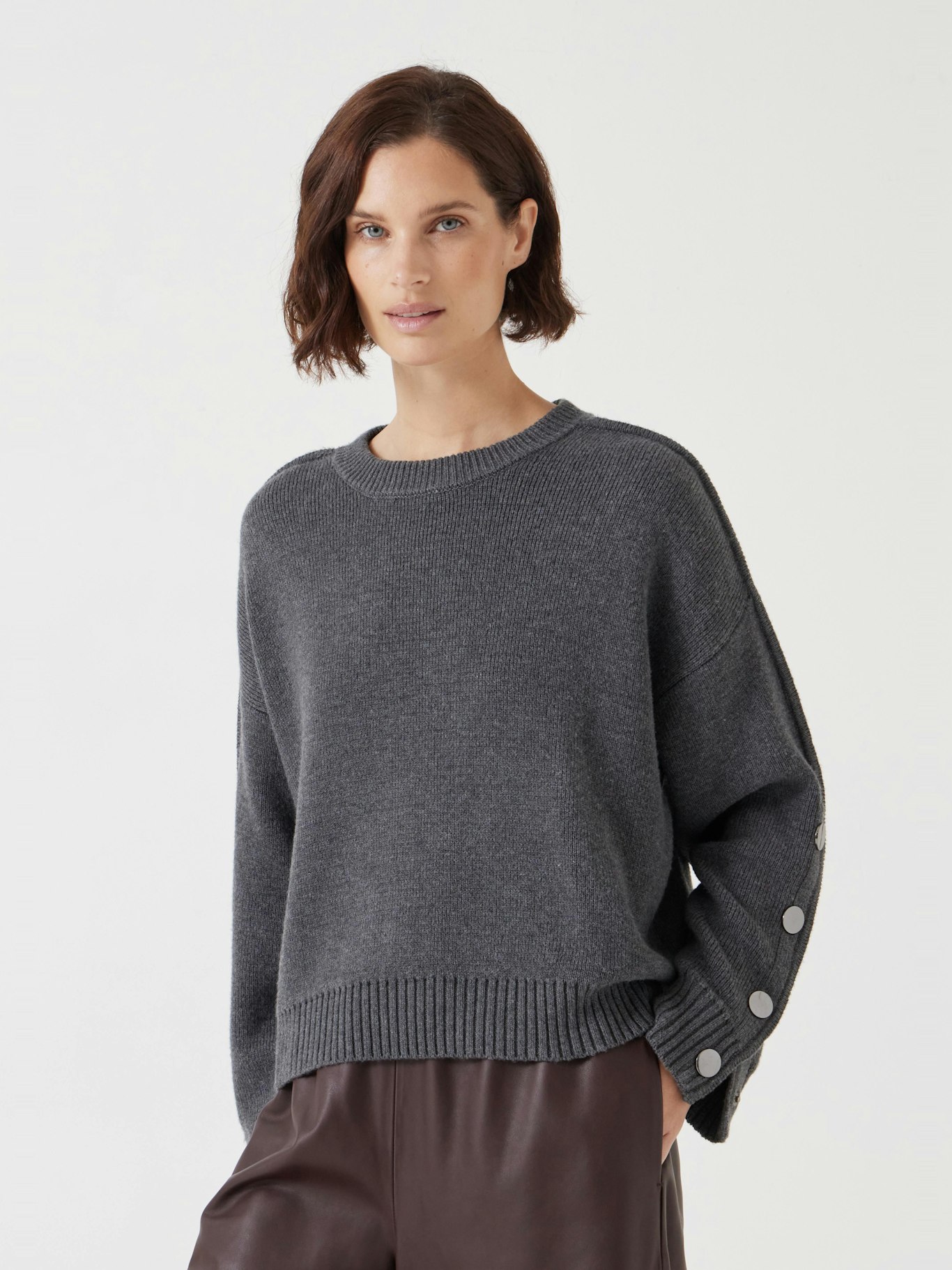 012556-2923-01 Popper Sleeve Crew Knitted Jumper