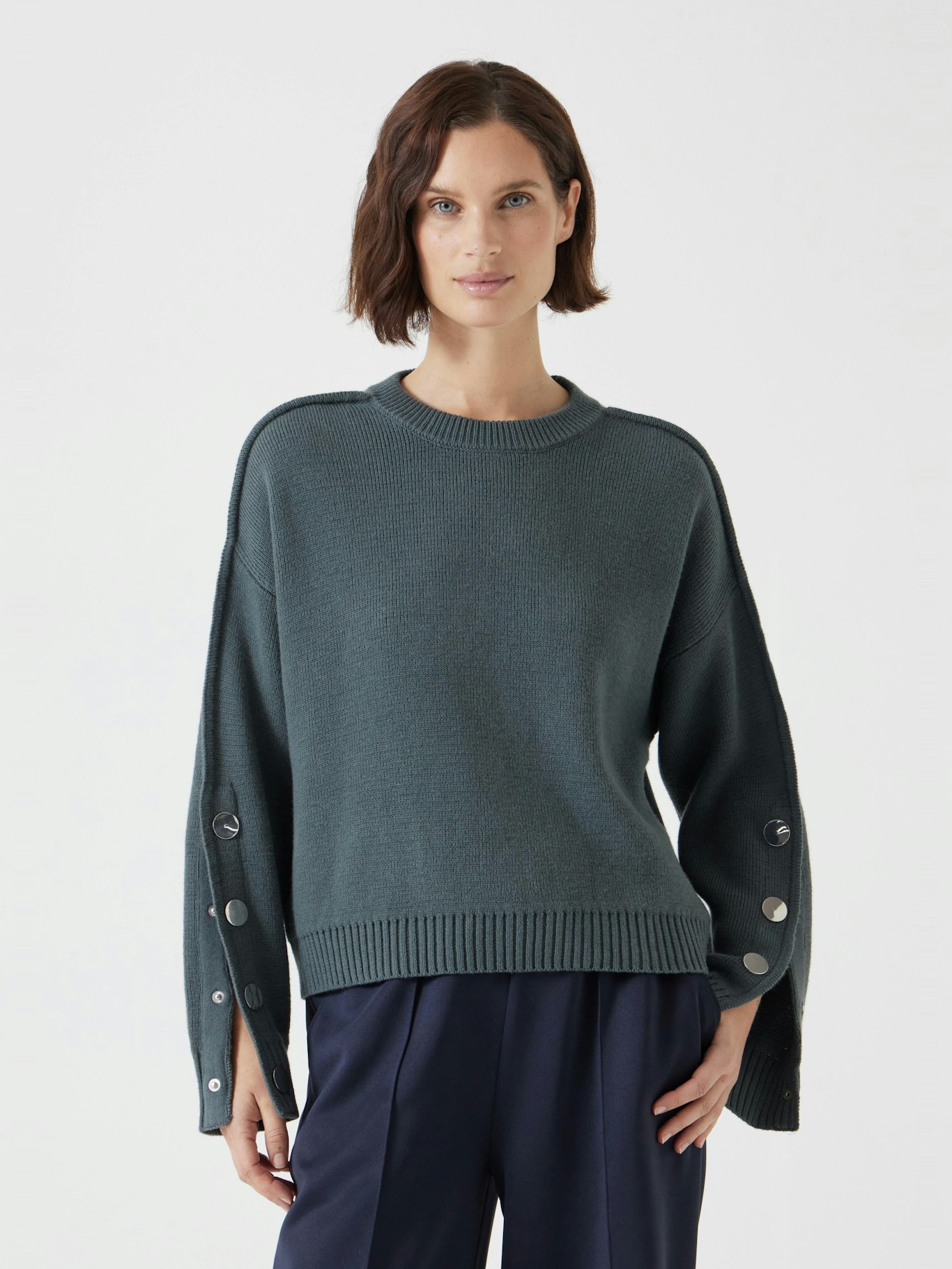012556-1833-01 Popper Sleeve Crew Knitted Jumper