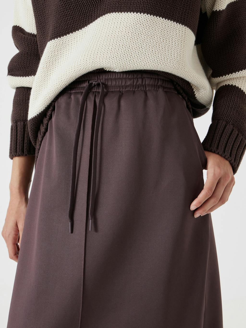 012256-1308-04 Harrison Pintuck Jersey Skirt