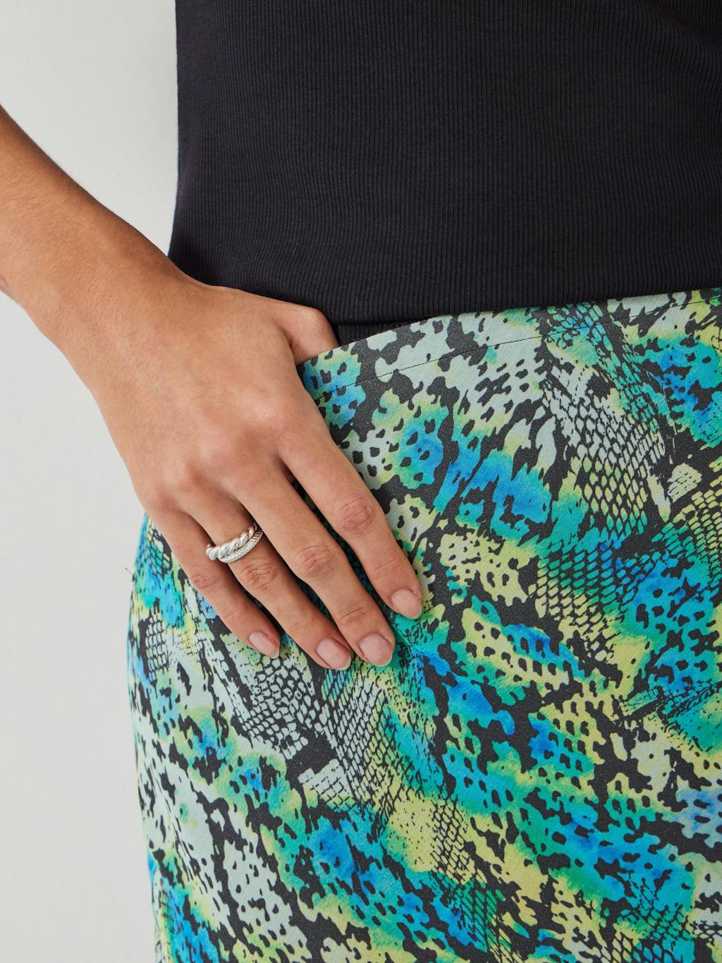 010215-4514-04 Hallie Printed Midi Skirt