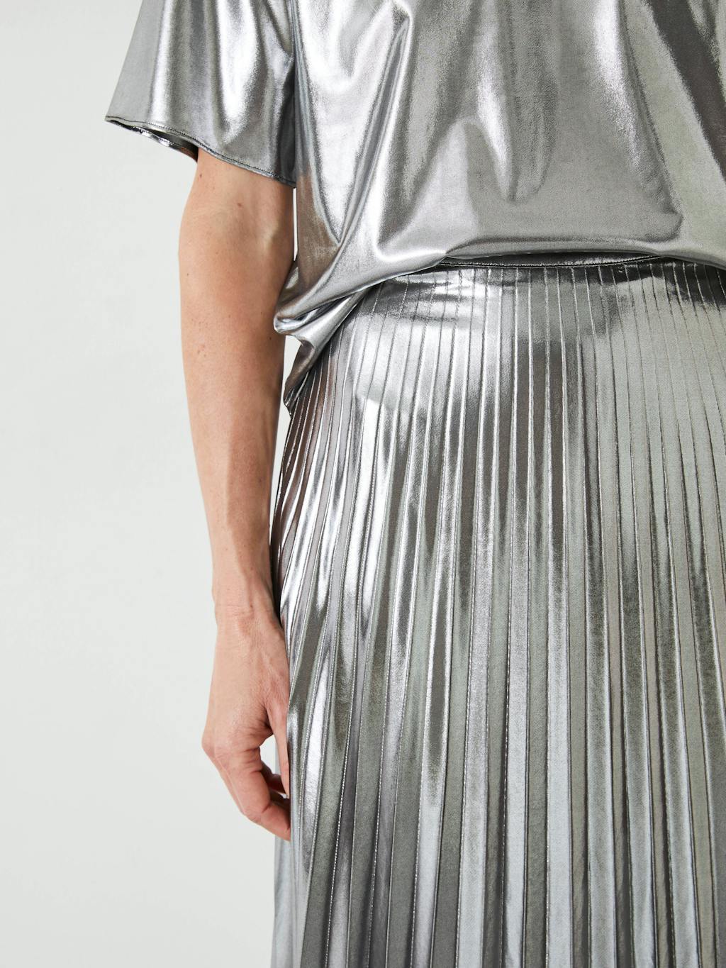 010124-4455-04 Raven Pleated Maxi Skirt