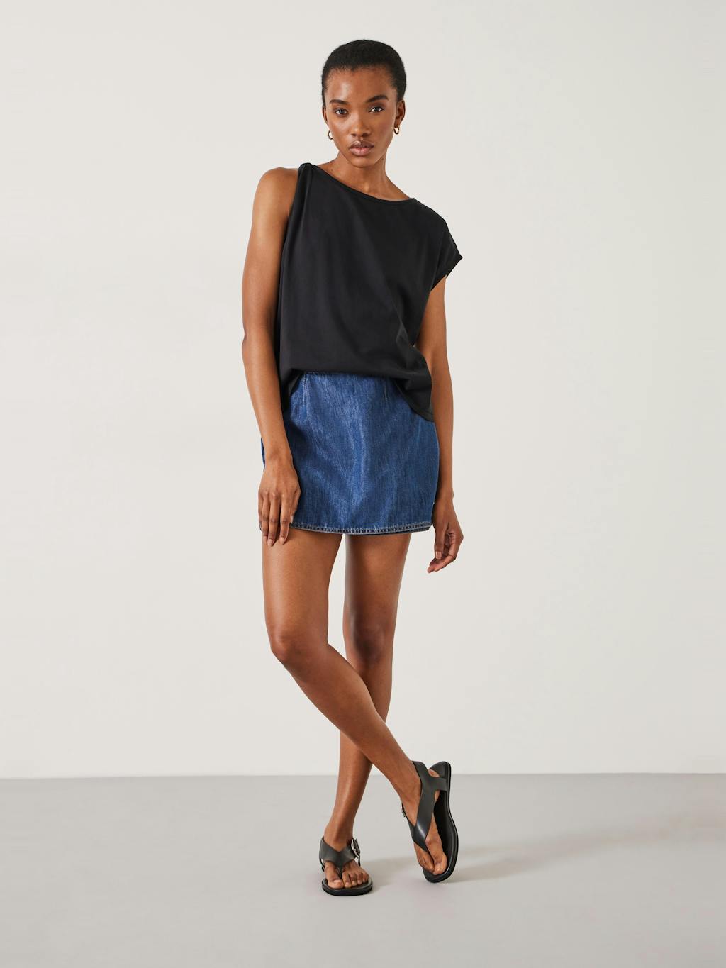 011217-0456-02 Jenna Knot Detail T-Shirt