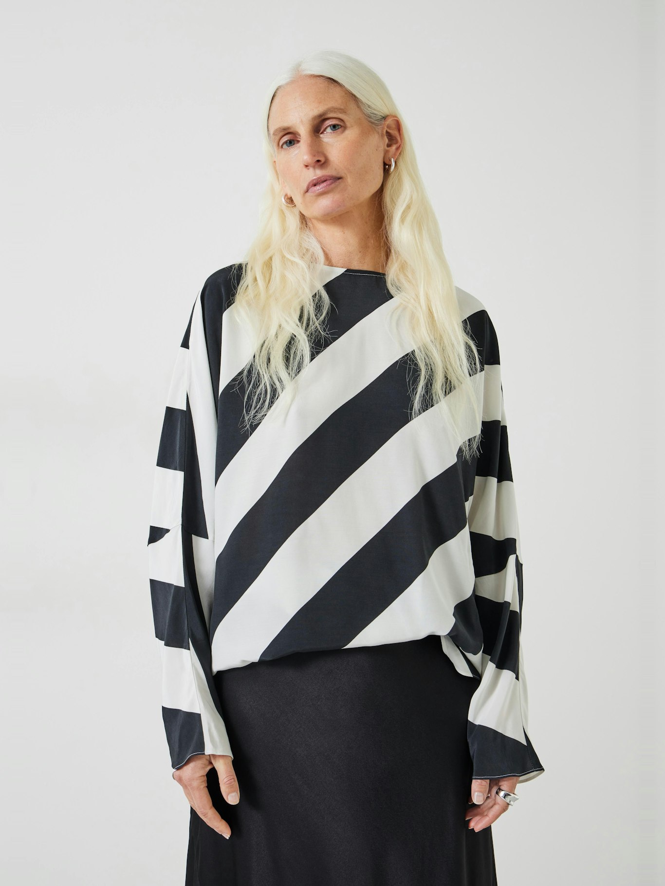 010283-4517-01 Whitney Diagonal Oversized Stripe Top