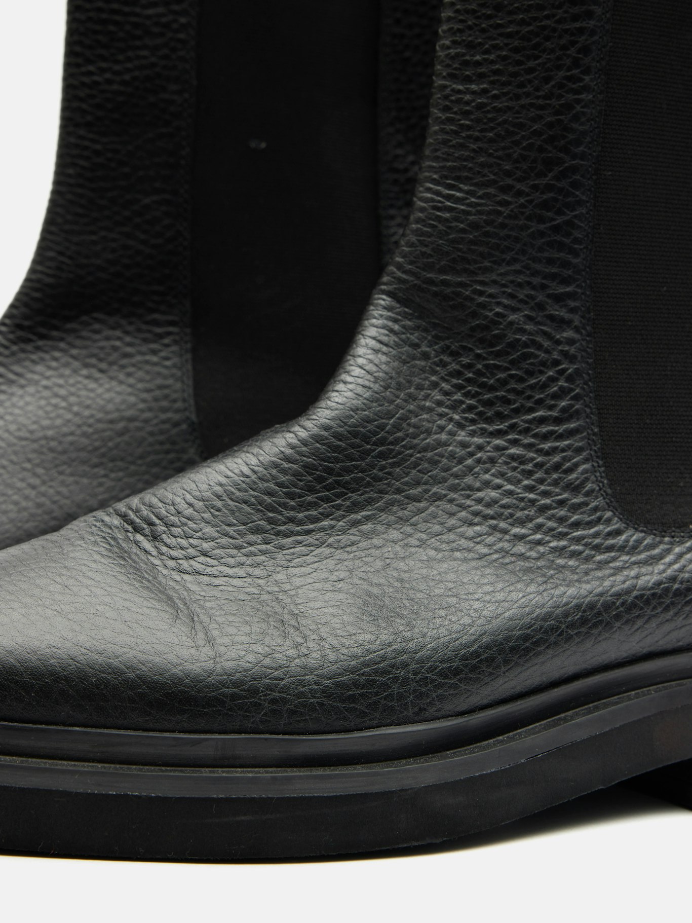 009868-2762-03 Aaliyah Leather Chelsea Boot