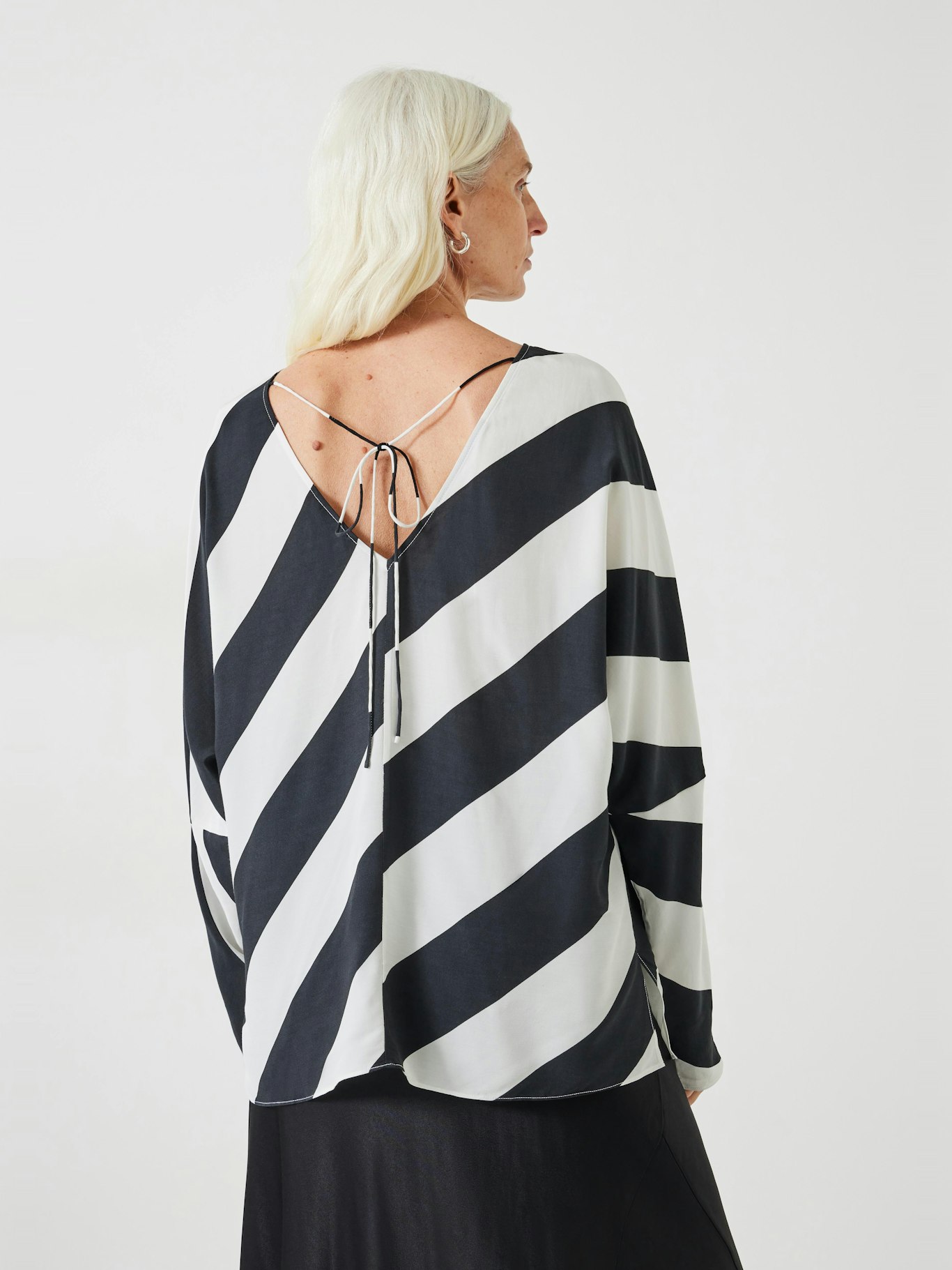 010283-4517-03 Whitney Diagonal Oversized Stripe Top