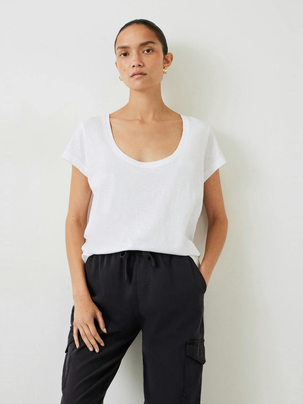 005675-0001-01 Hari Scoop Neck Cotton Slub T-Shirt