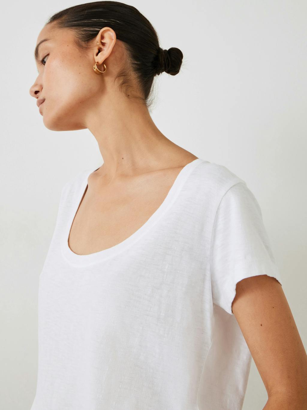 005675-0001-04 Hari Scoop Neck Cotton Slub T-Shirt