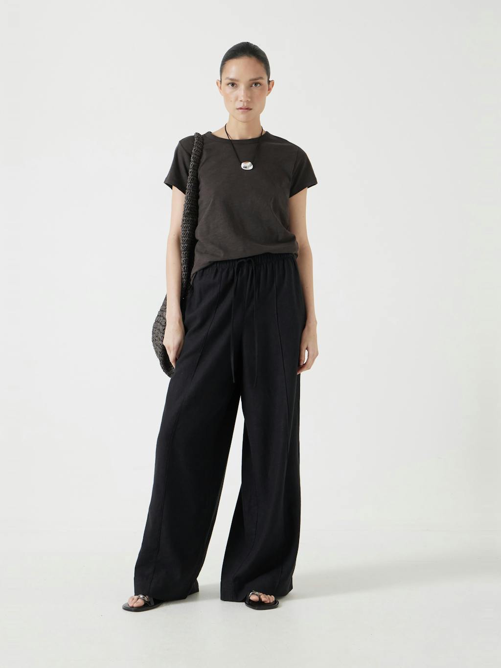 000749-0450-02 Slim Fit Slub Cotton Crew Neck T-Shirt