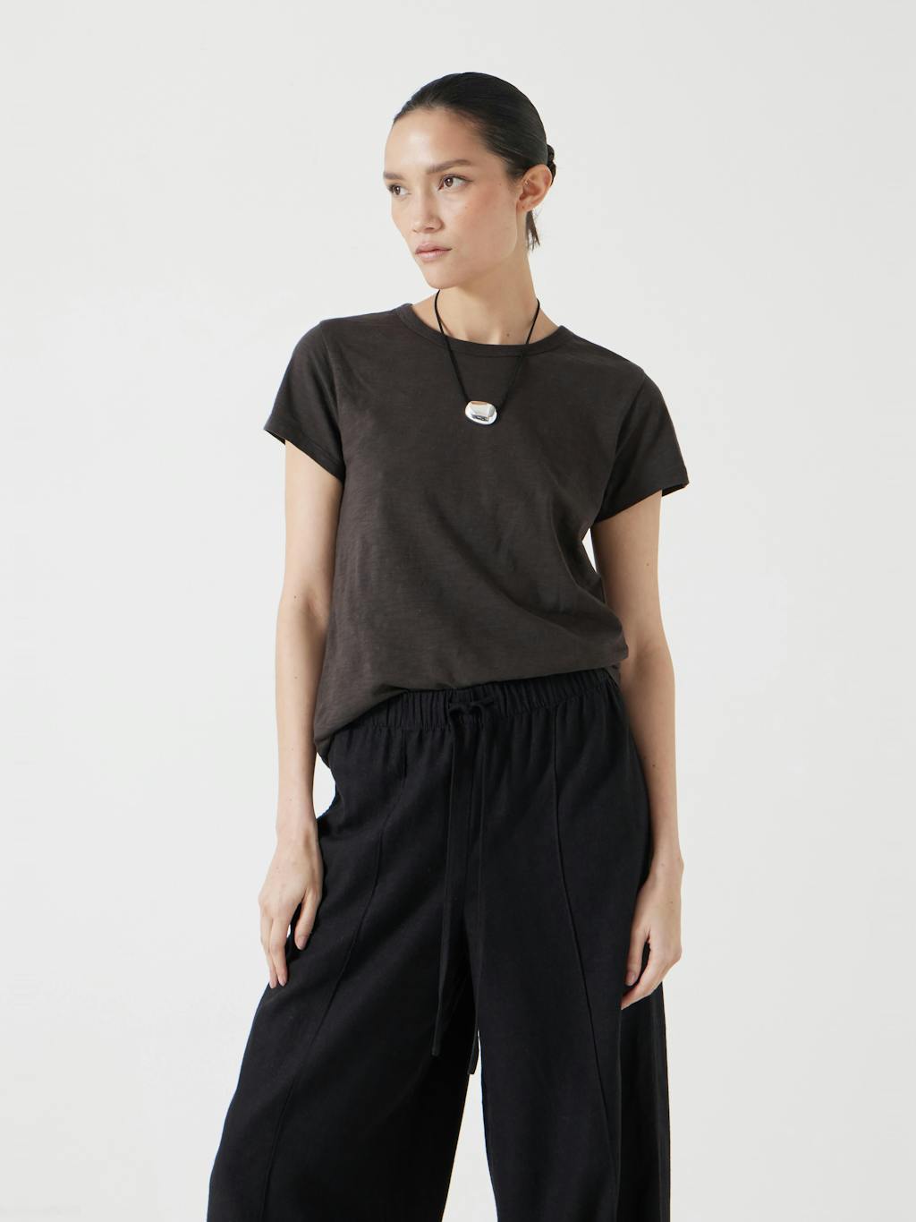 000749-0450-01 Slim Fit Slub Cotton Crew Neck T-Shirt