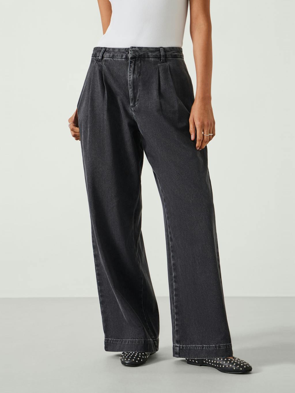 009054-2826-02 Lya Pleated Wide Leg Jeans