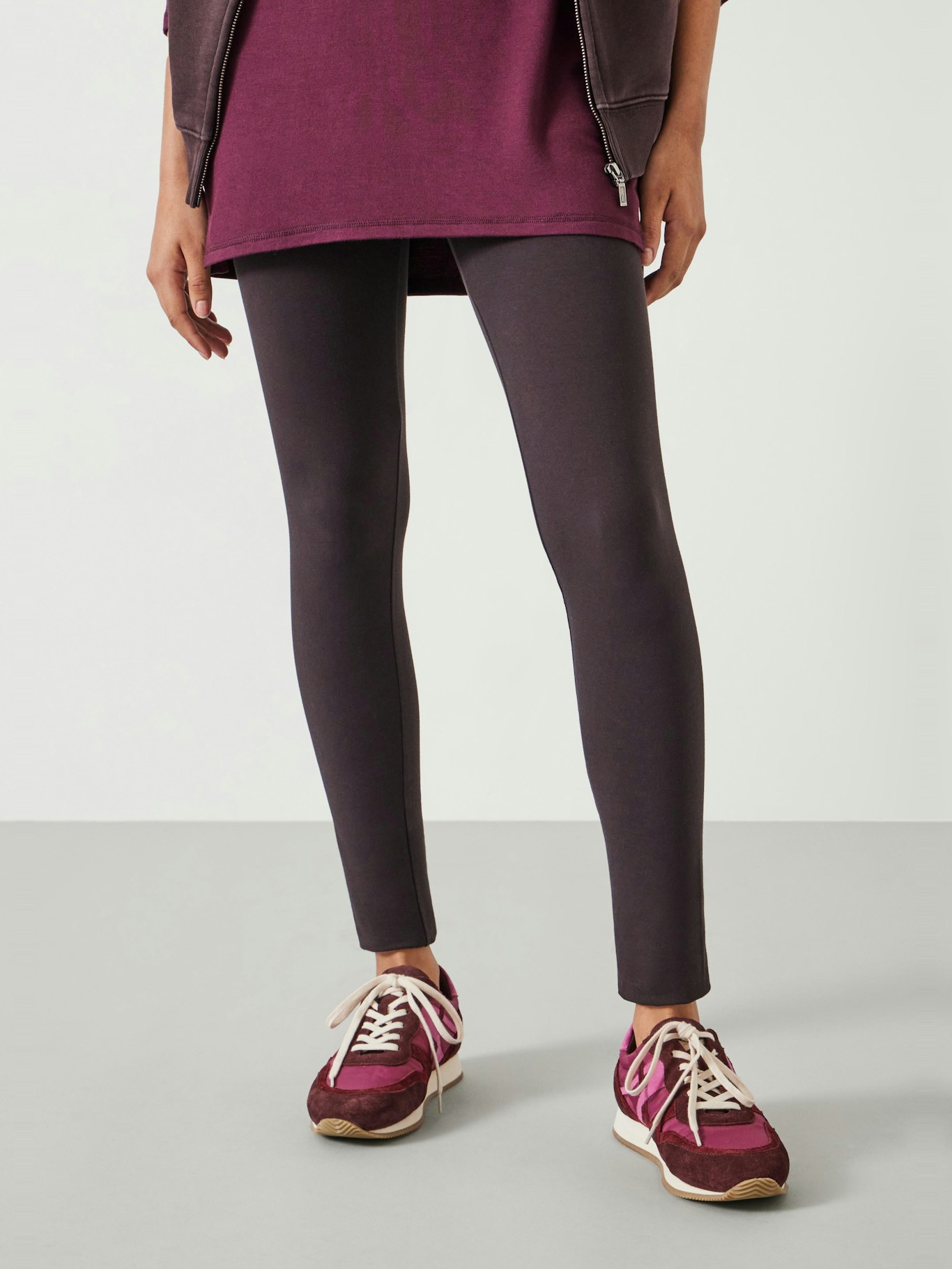 006528-0676-02 Essential Leggings