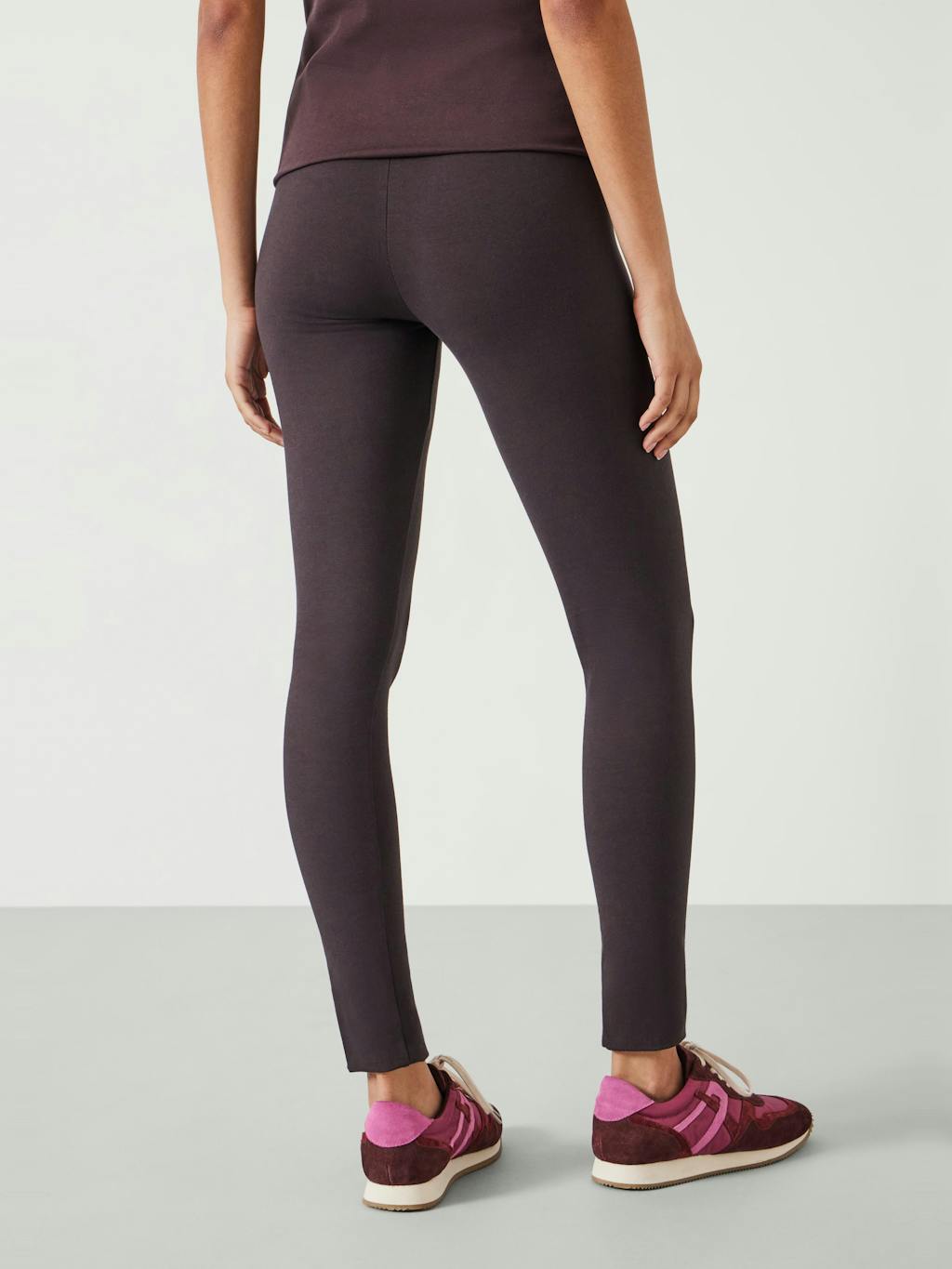 006528-0676-03 Essential Leggings