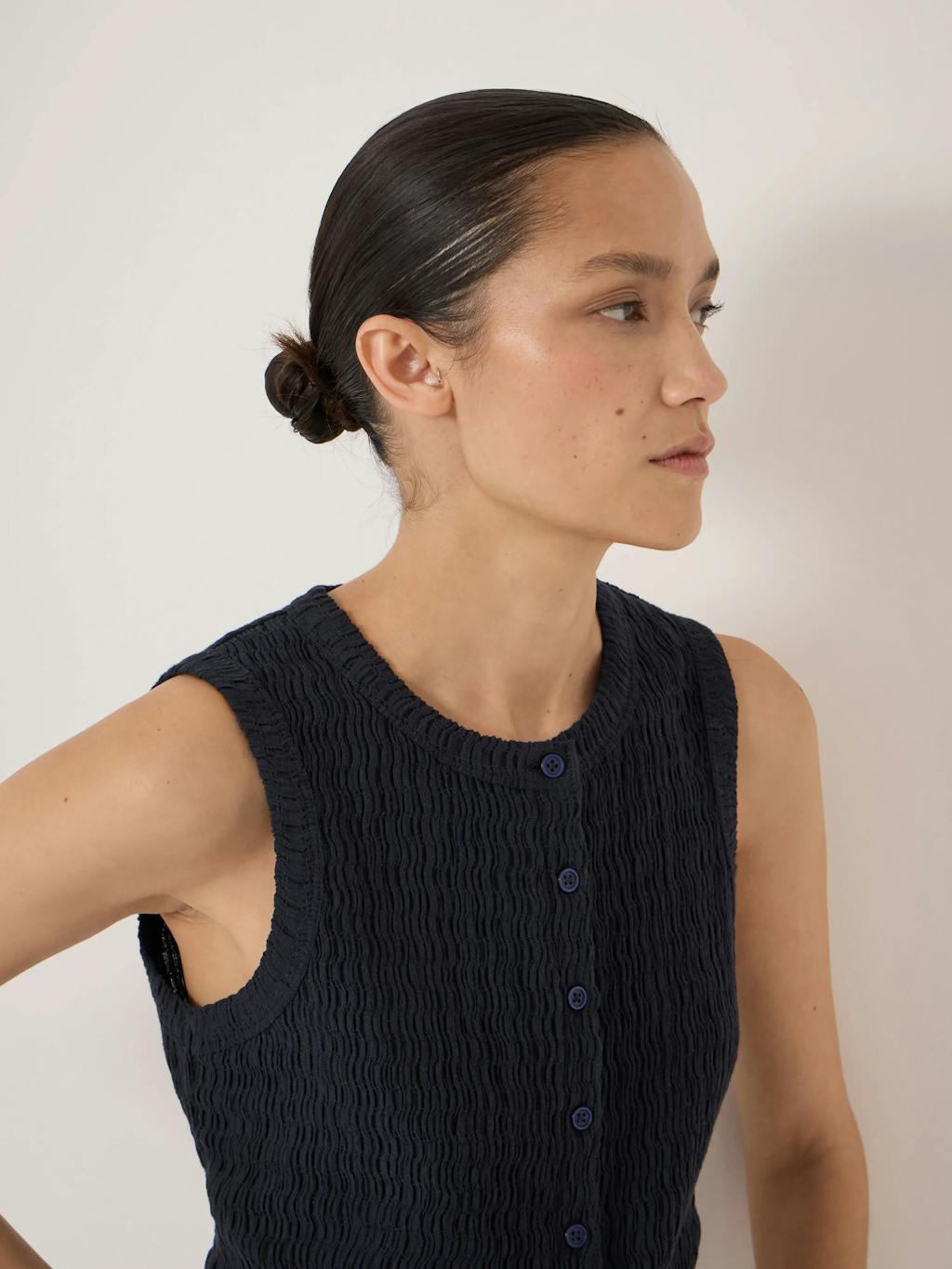 015772-1658-04.jpg Textured Sleeveless Button through