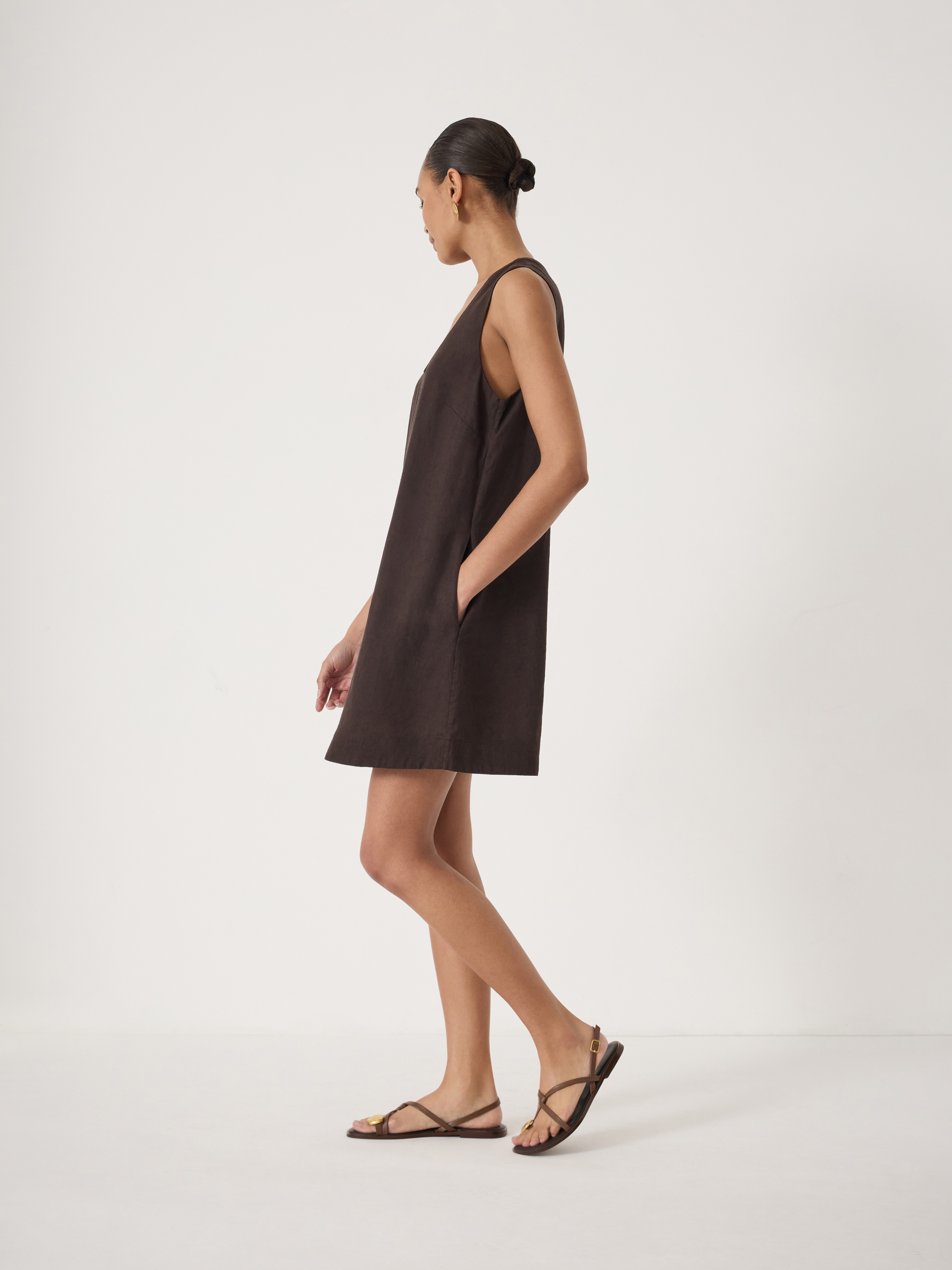 dark brown dress mini Maris Linen Blend - Keisha Maxi Satin Bridesmaid Shoe Size:37 EU (6 Kid US) neckline:v neck pair with statement earrings
