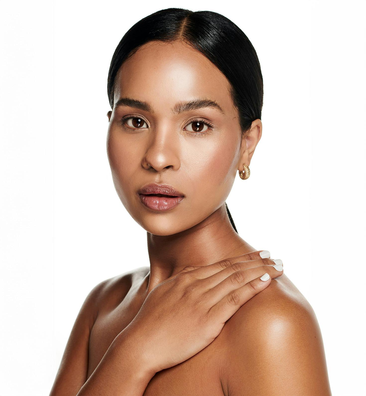 woman with a middle part and her hands around her neck