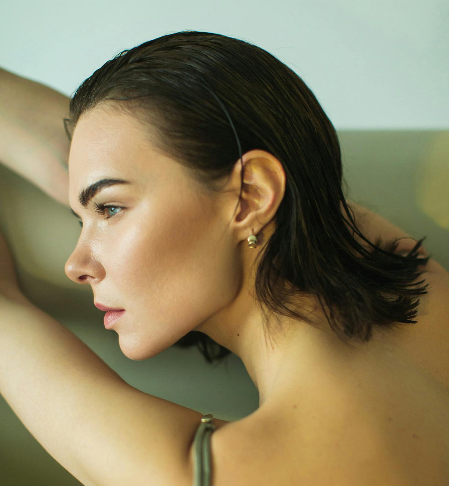 woman with short wet hair facing the left