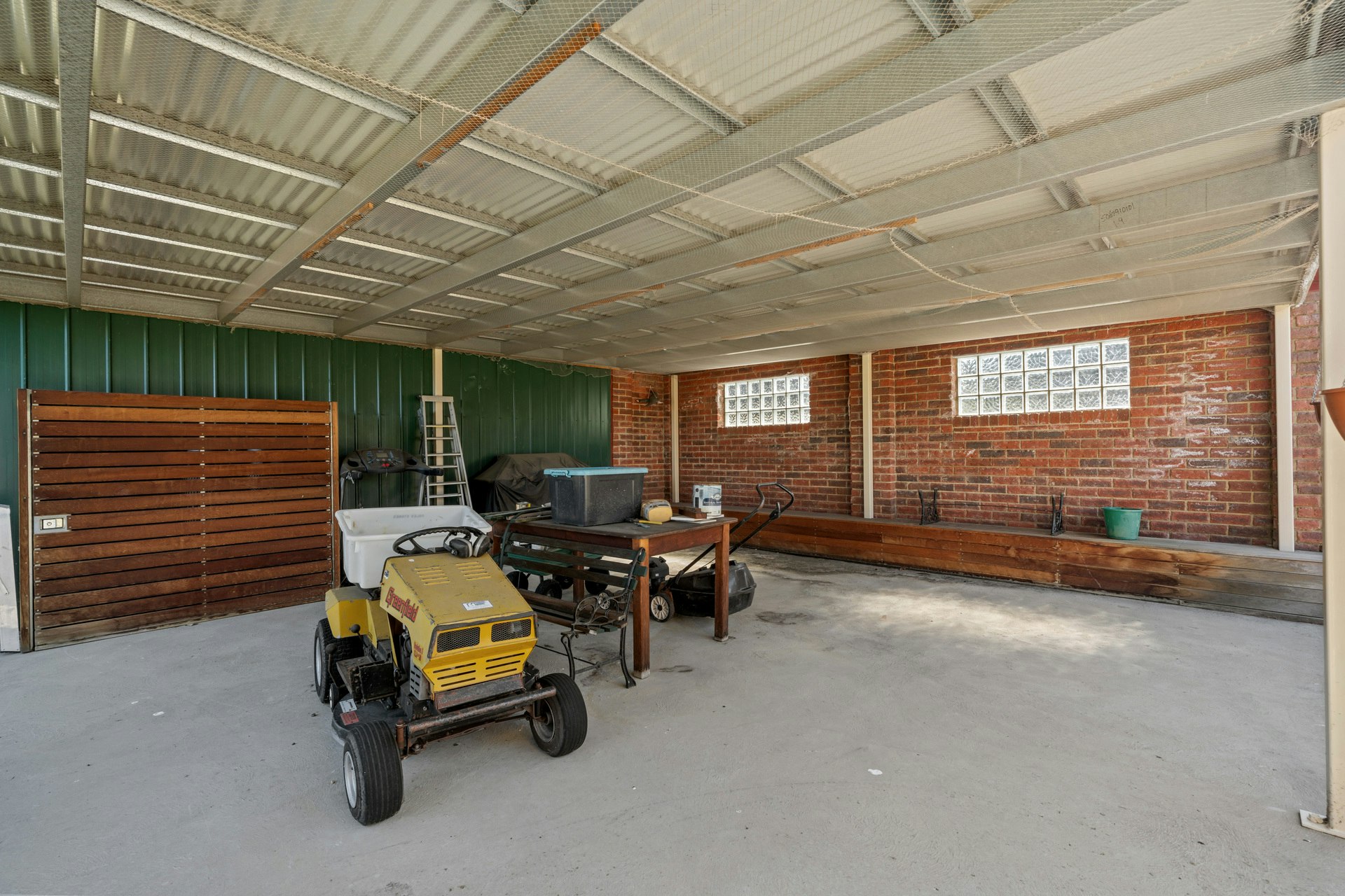 garage