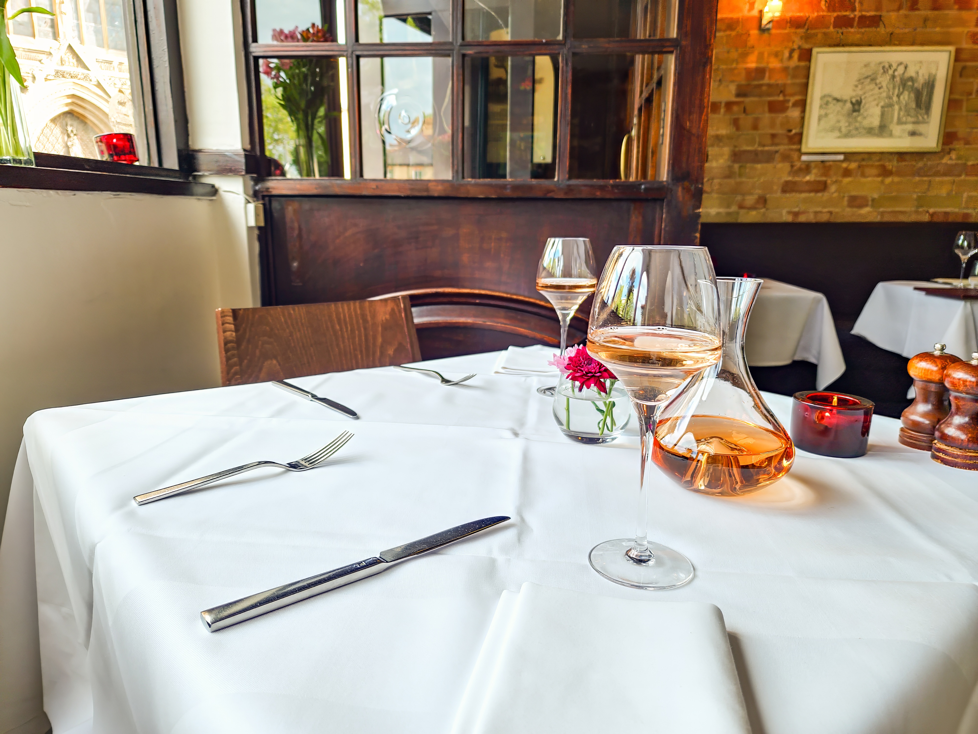 table, fork, tabletop, chair, dining table, knife