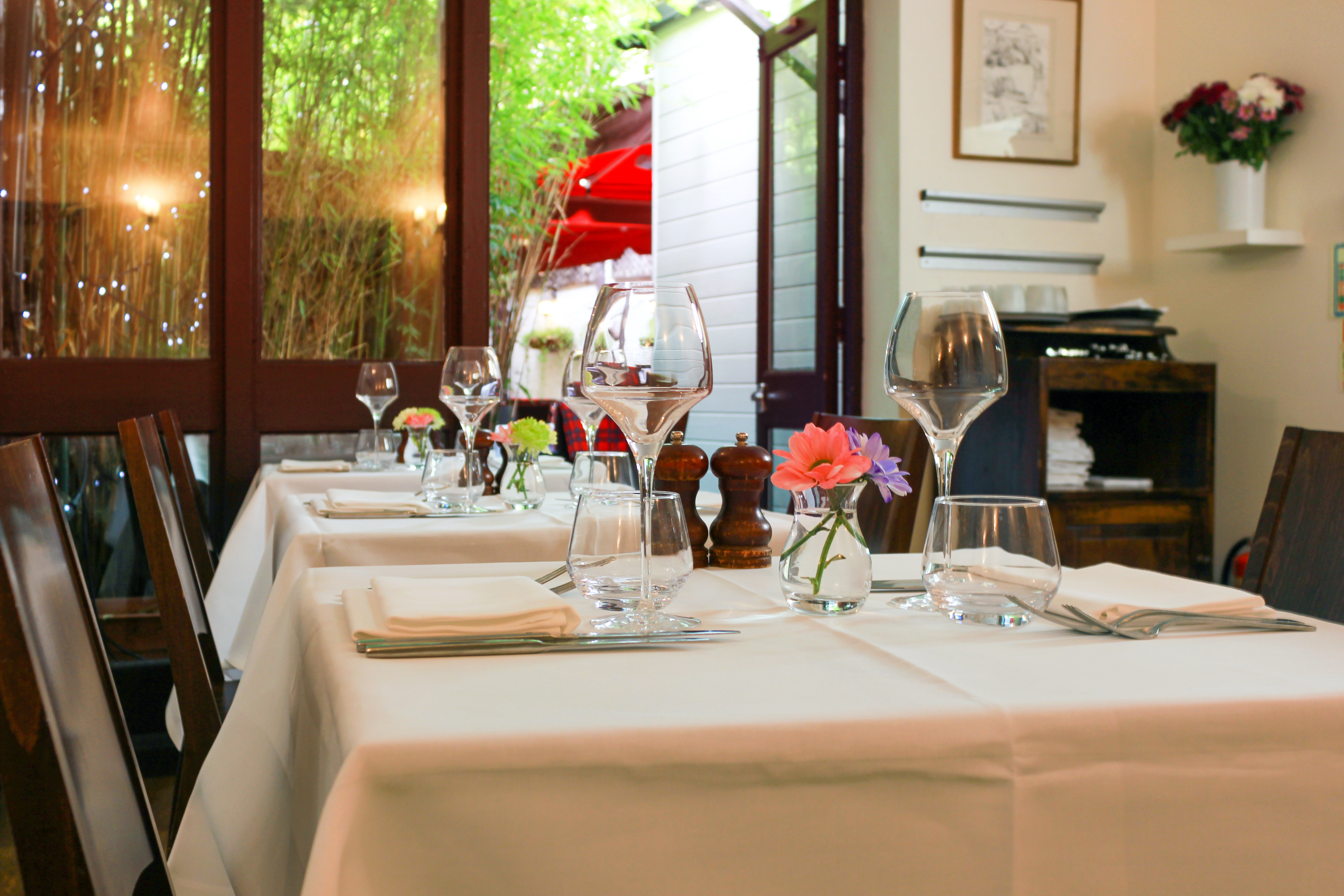 flower, flower arrangement, dining table, table, flower bouquet, dining room