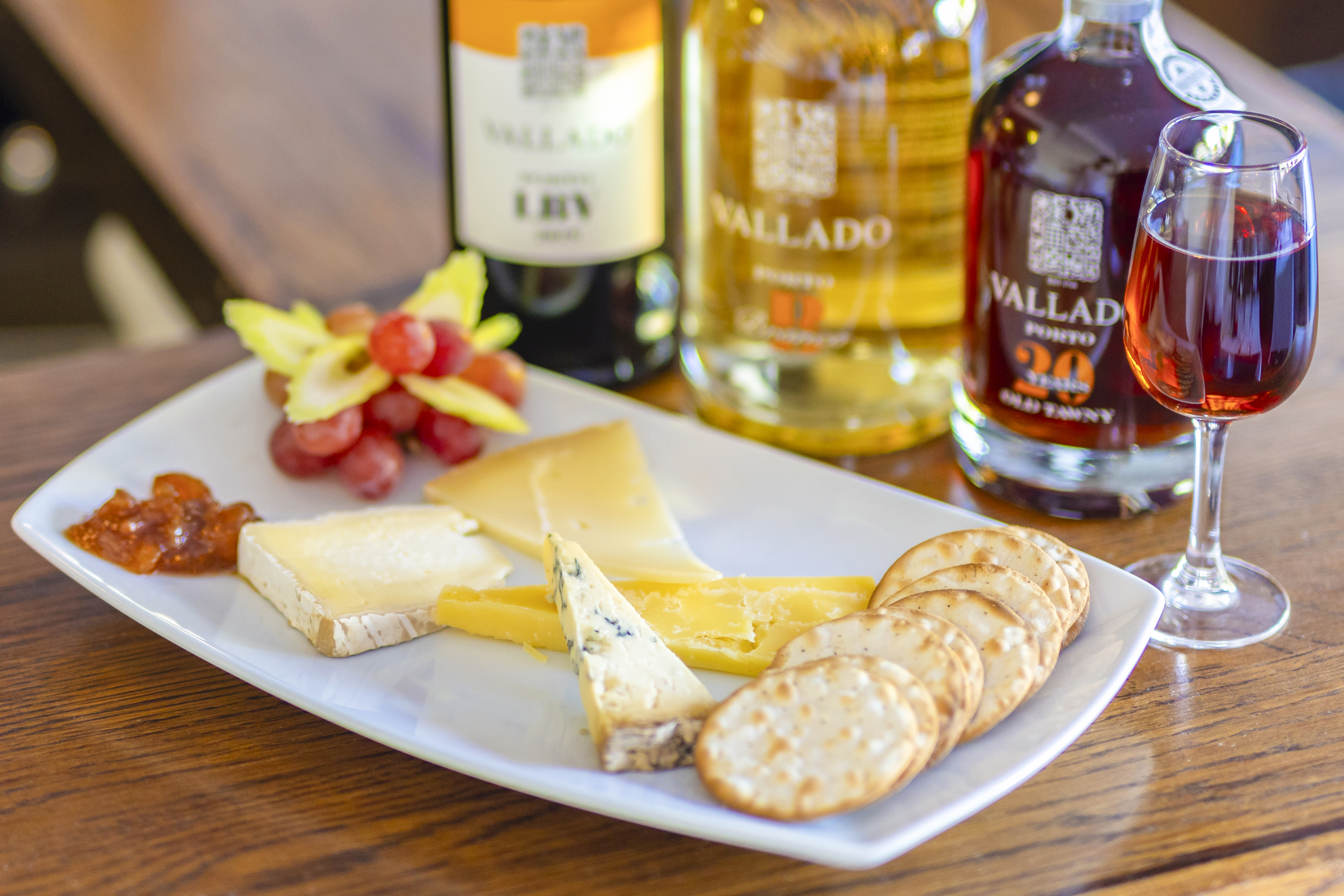 plate, glass, bread, food, alcohol, beverage