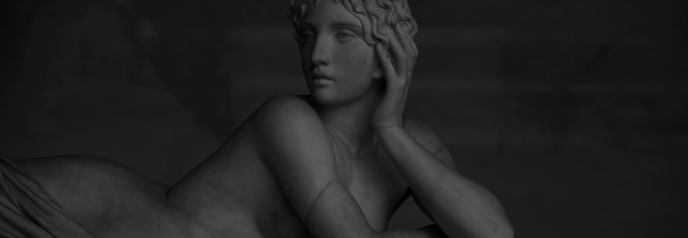 statue