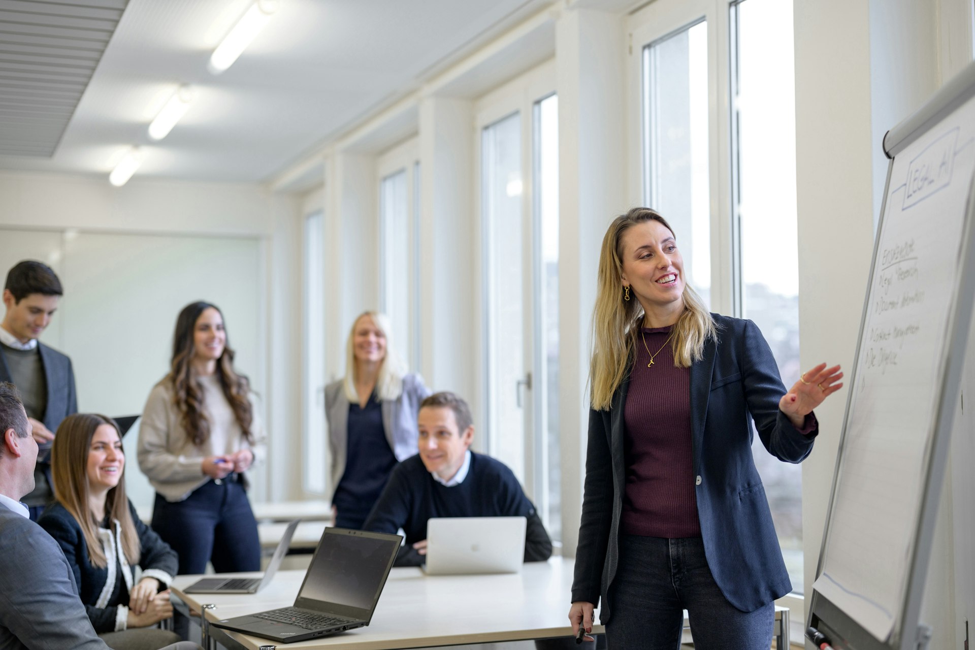 Titelbild Emba Digital Leadership Hwz