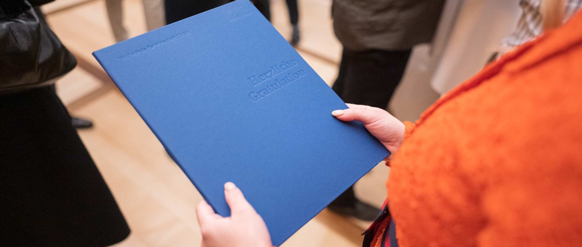 Titelbild Diplomfeier Bachelor Betriebsökonomie, Wirtschaftsinformatik und Business Communications HWZ