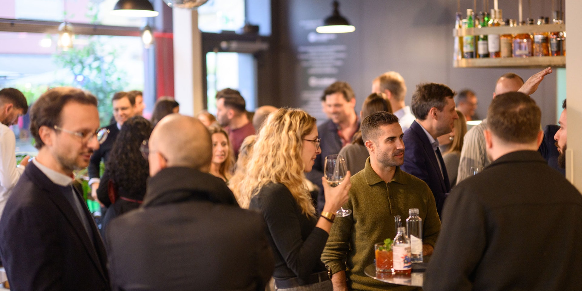 Headerbild ZF CAS AI Powered Digital Marketing Pro & Digital Product Management With AI HWZ