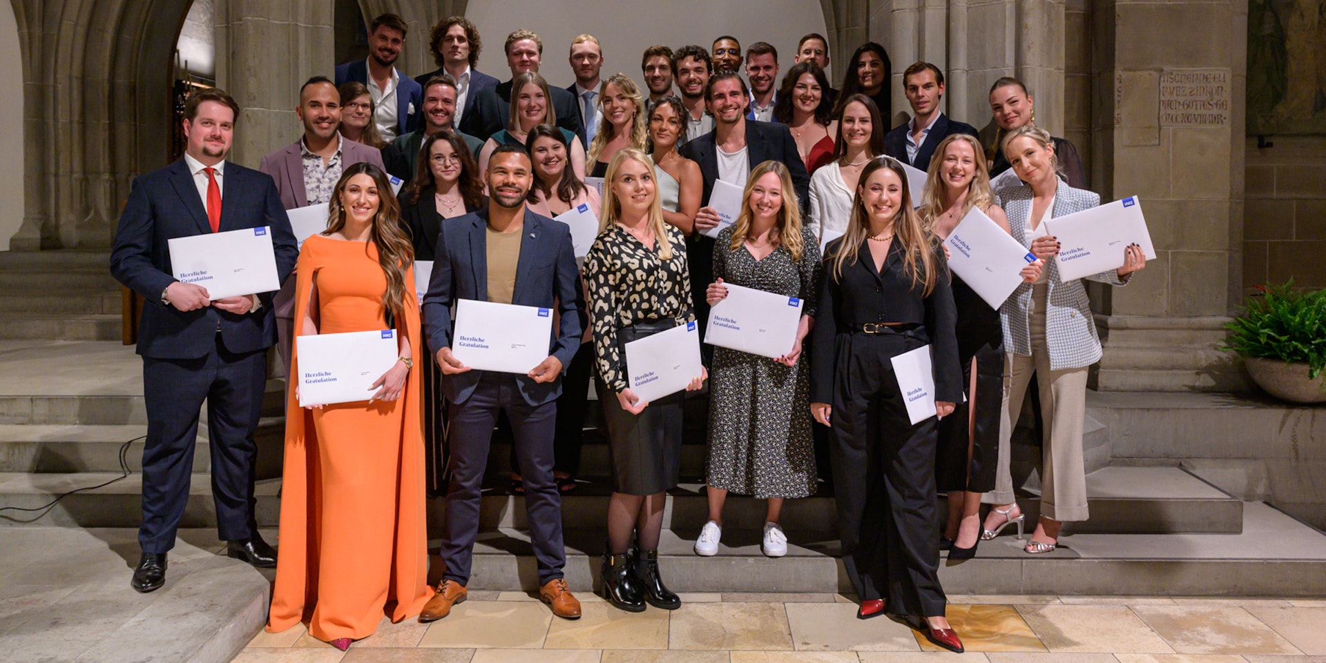 Headerbild Diplomfeiern Bachelor 2023