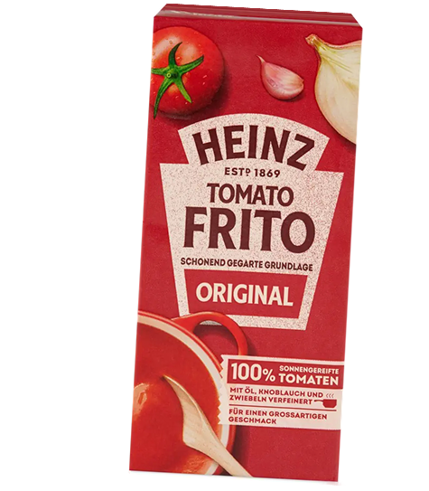 Eine Packung Heinz Tomato Frito Original mit Bildern von Tomaten, Knoblauch und einer Zwiebel auf rotem Hintergrund. Auf der Verpackung wird hervorgehoben, dass das Produkt zu 100 % aus sonnengereiften Tomaten hergestellt wird.